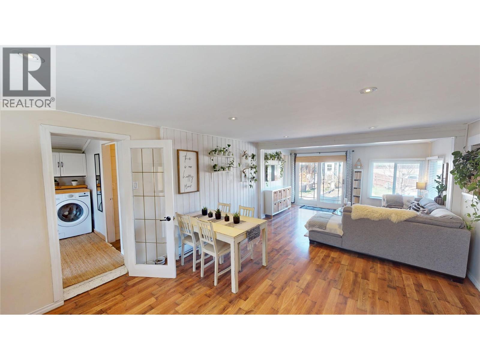 5728 Vermillion Street, Edgewater, British Columbia  V0A 1E0 - Photo 13 - 10384275