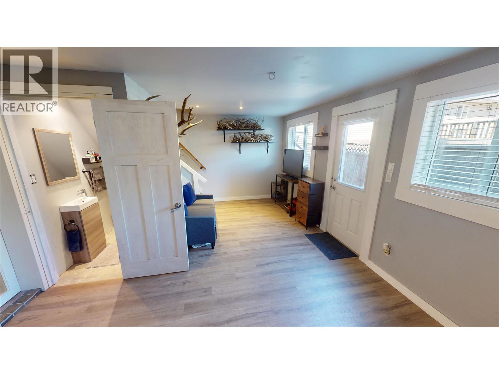 5728 Vermillion Street, Edgewater, British Columbia  V0A 1E0 - Photo 25 - 10384275