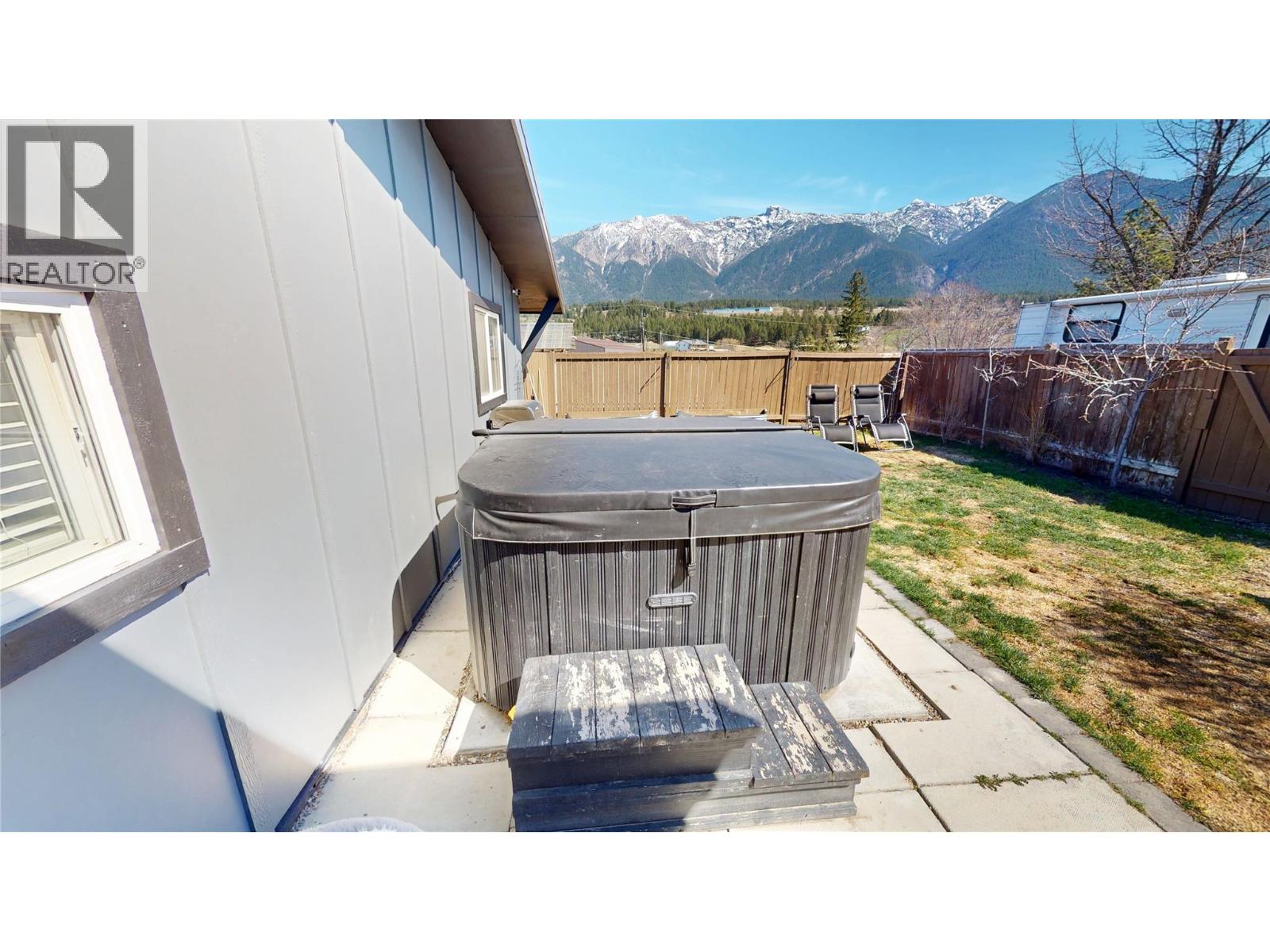 5728 Vermillion Street, Edgewater, British Columbia  V0A 1E0 - Photo 30 - 10384275