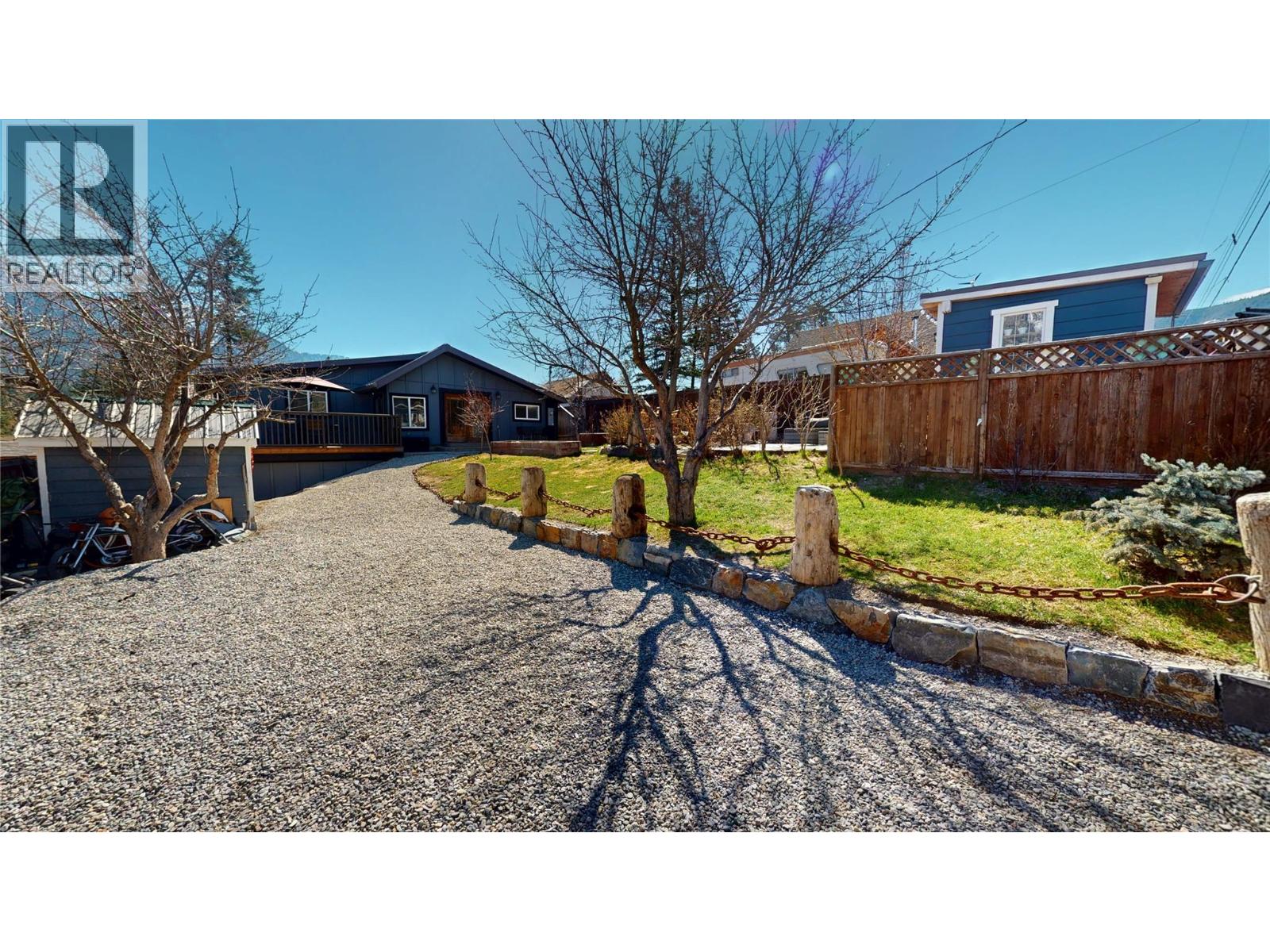 5728 Vermillion Street, Edgewater, British Columbia  V0A 1E0 - Photo 35 - 10384275