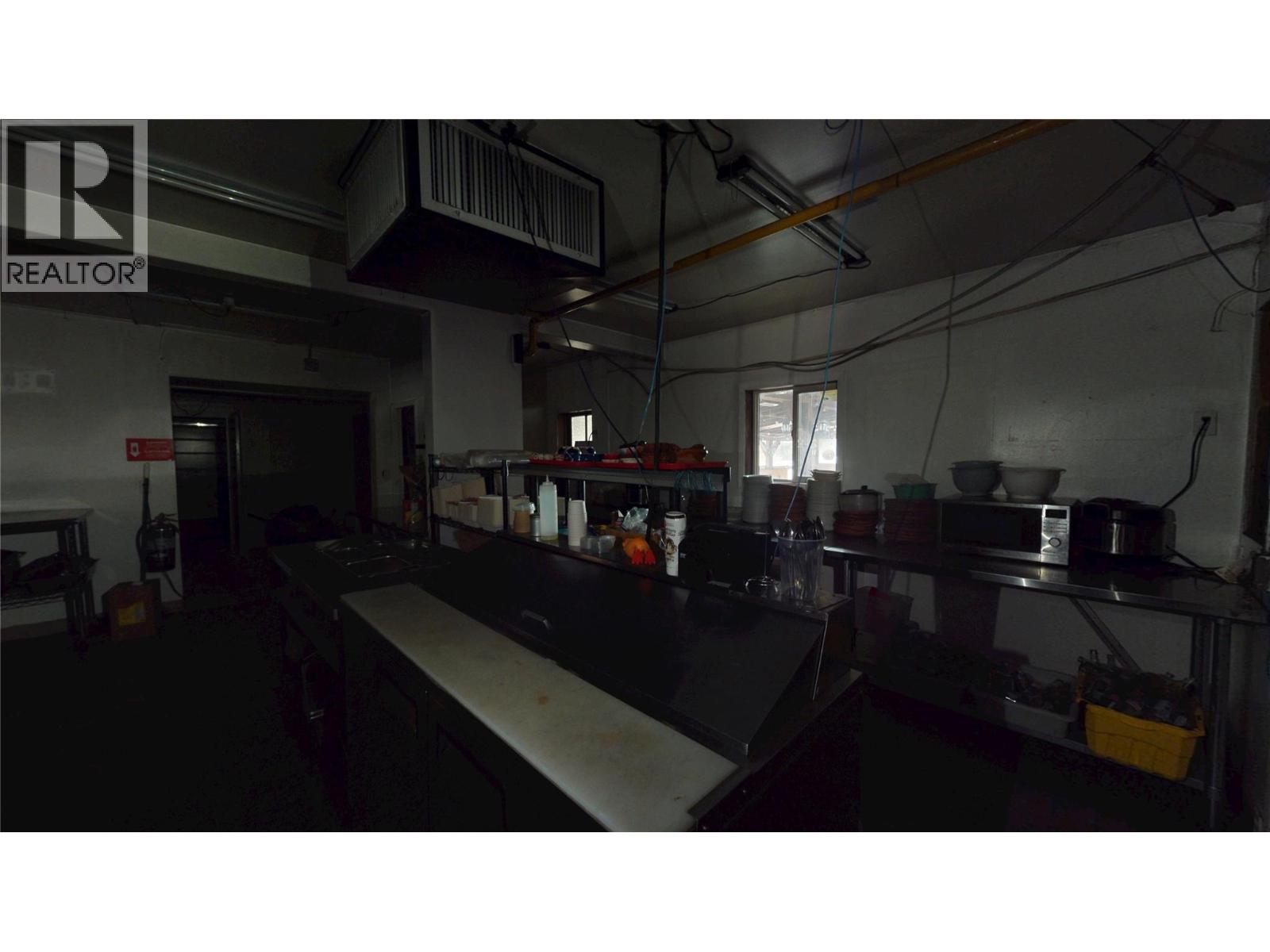 5388 93/95 Highway, Fairmont Hot Springs, British Columbia  V0A 1K4 - Photo 32 - 10384032