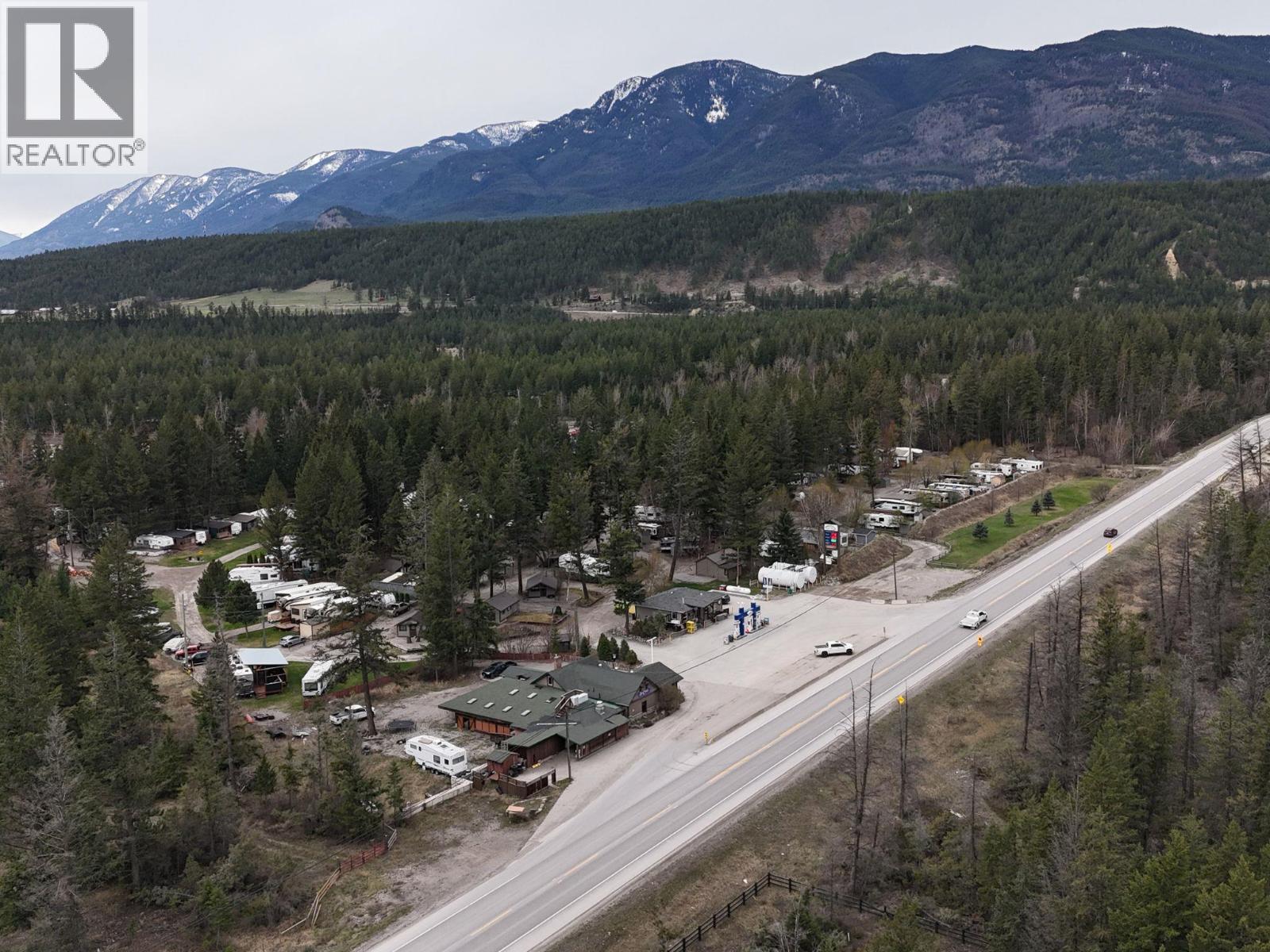 5388 93/95 Highway, Fairmont Hot Springs, British Columbia  V0A 1K4 - Photo 9 - 10384032