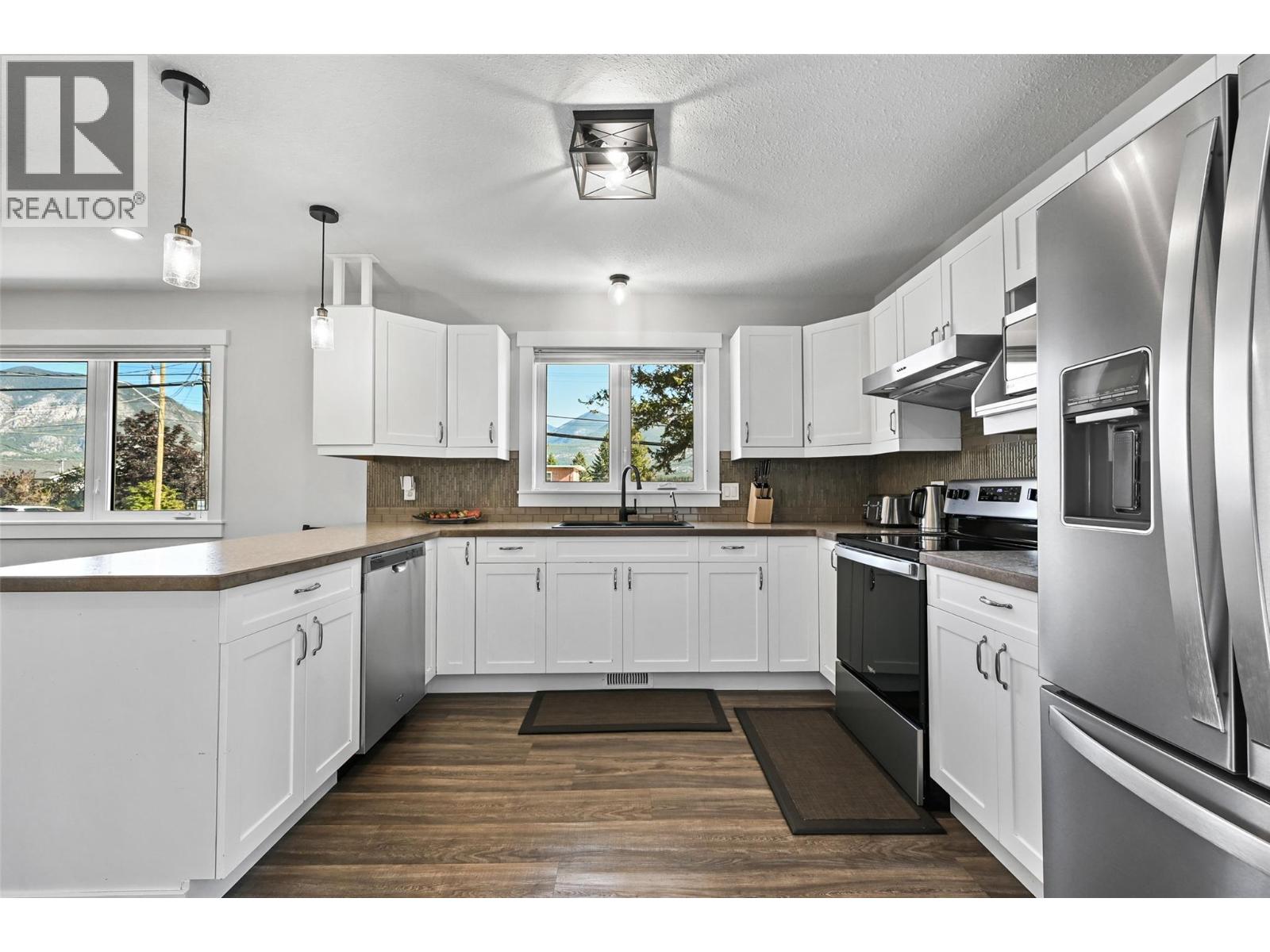 208 7th Avenue, Invermere, British Columbia  V0A 1K4 - Photo 12 - 10385124