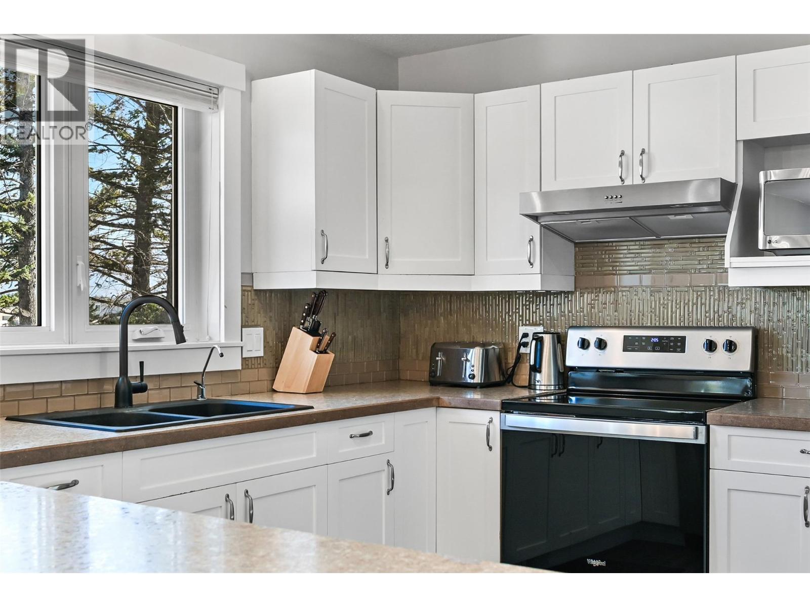 208 7th Avenue, Invermere, British Columbia  V0A 1K4 - Photo 13 - 10385124