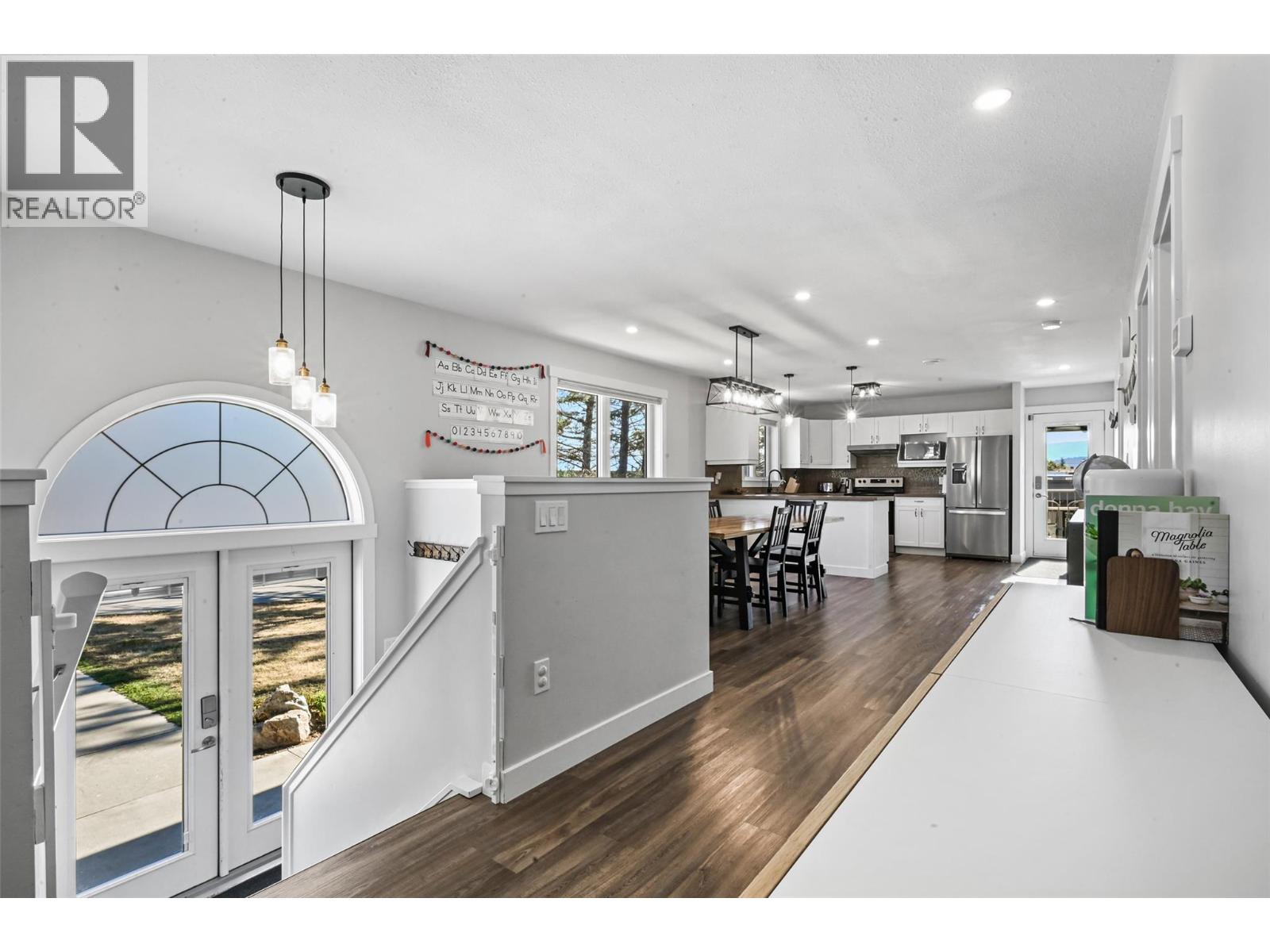 208 7th Avenue, Invermere, British Columbia  V0A 1K4 - Photo 4 - 10385124