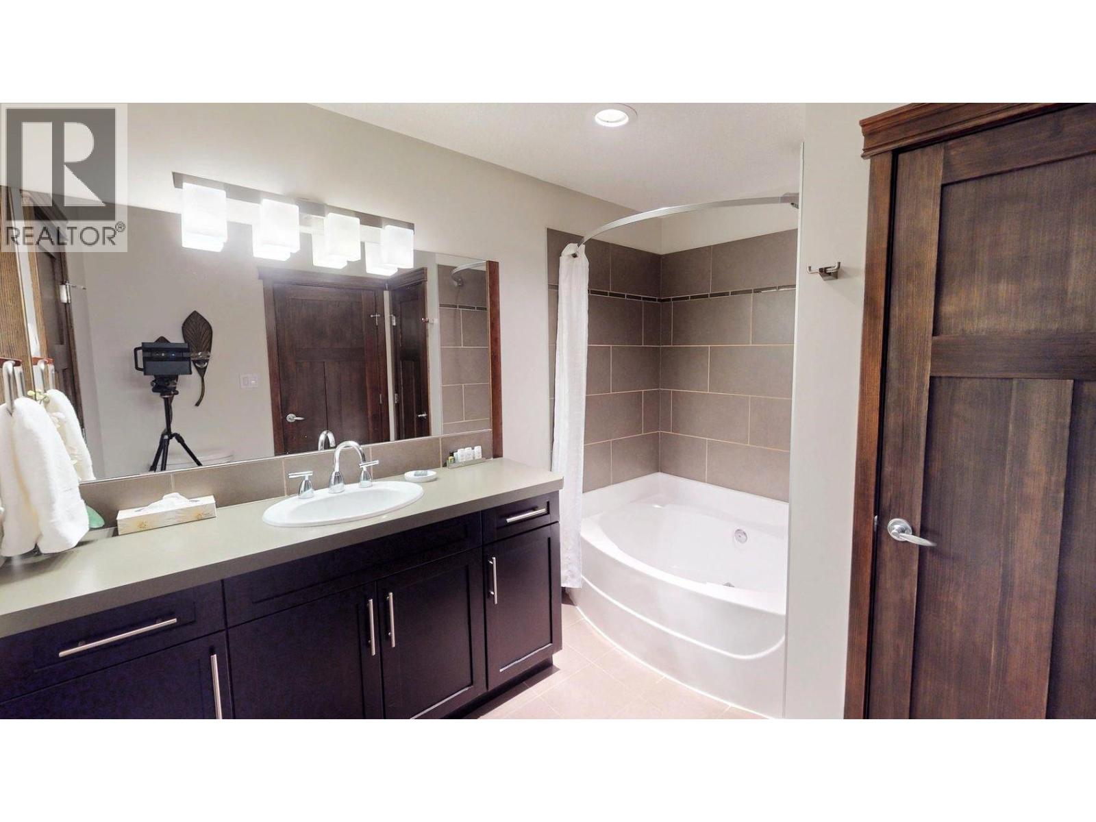 700 Bighorn Boulevard Unit# 725 I2, Radium Hot Springs, British Columbia  V0A 1M0 - Photo 27 - 10385063