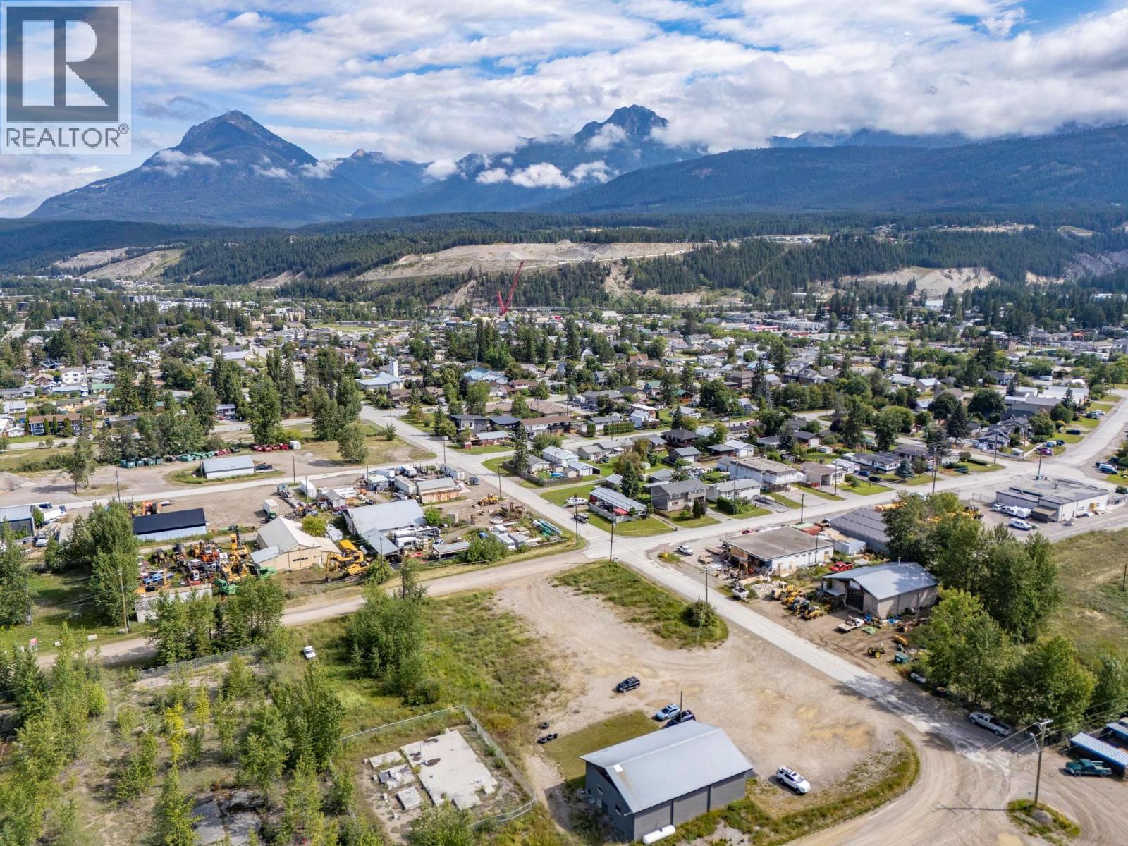 716 14th Street, Golden, British Columbia  V0A 1H0 - Photo 8 - 10385188