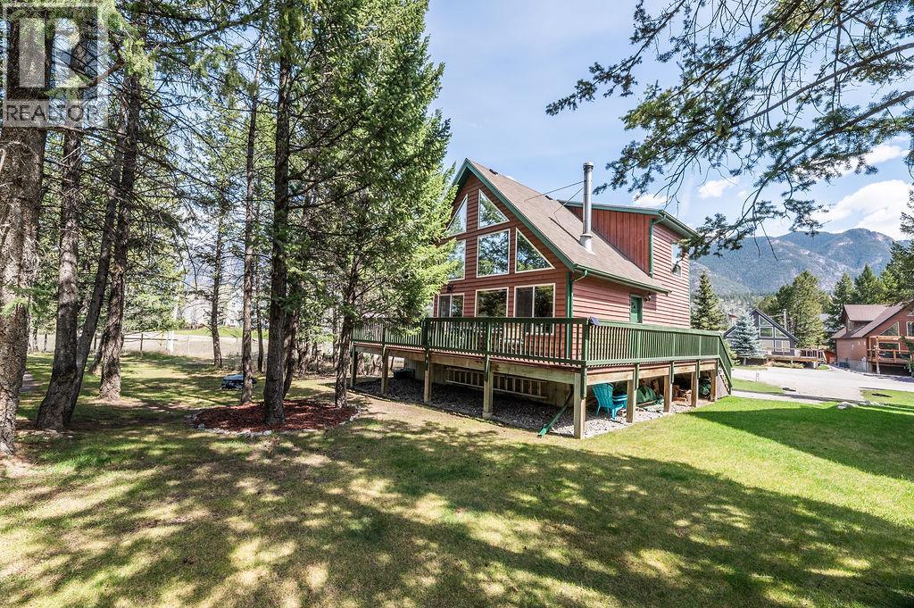 7483 Pine Cone Lane, Radium Hot Springs, British Columbia