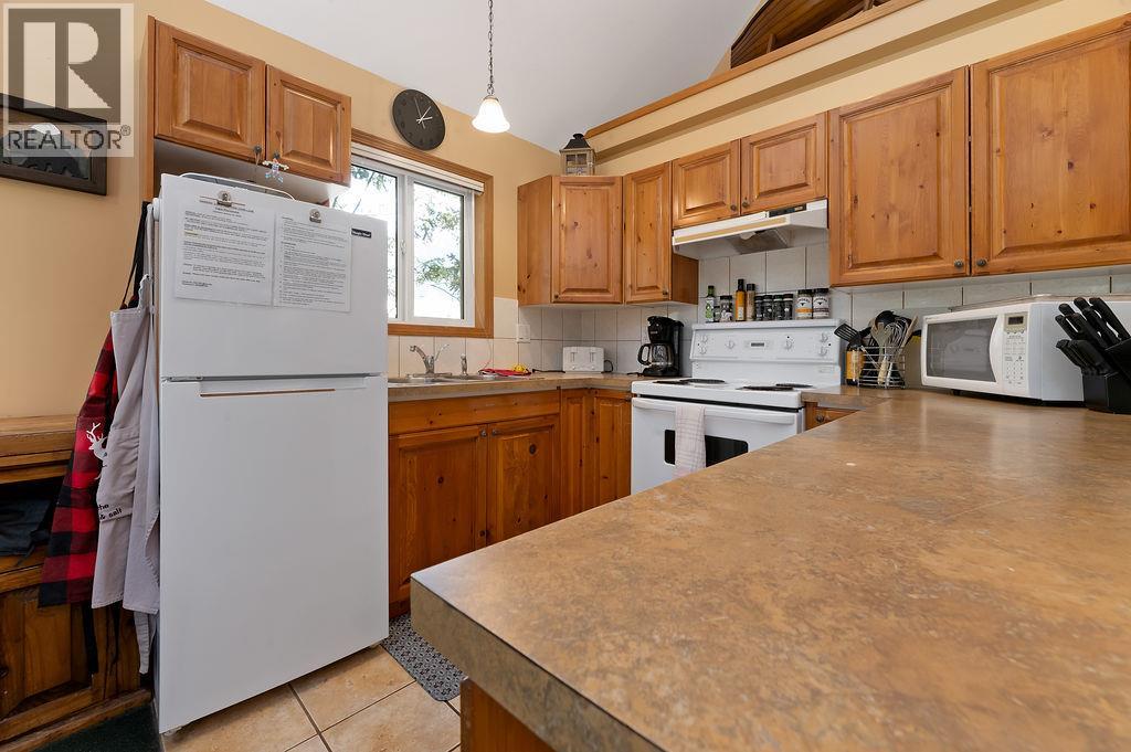 7483 Pine Cone Lane, Radium Hot Springs, British Columbia  V0A 1M0 - Photo 17 - 10384974