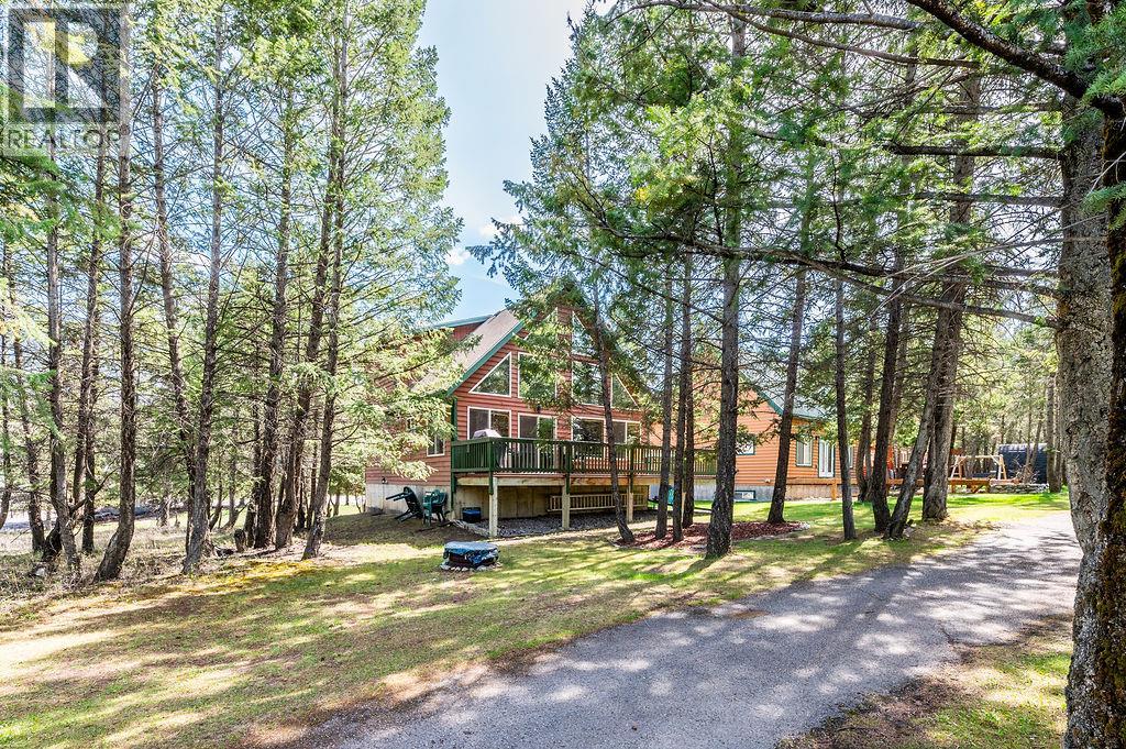 7483 Pine Cone Lane, Radium Hot Springs, British Columbia  V0A 1M0 - Photo 2 - 10384974