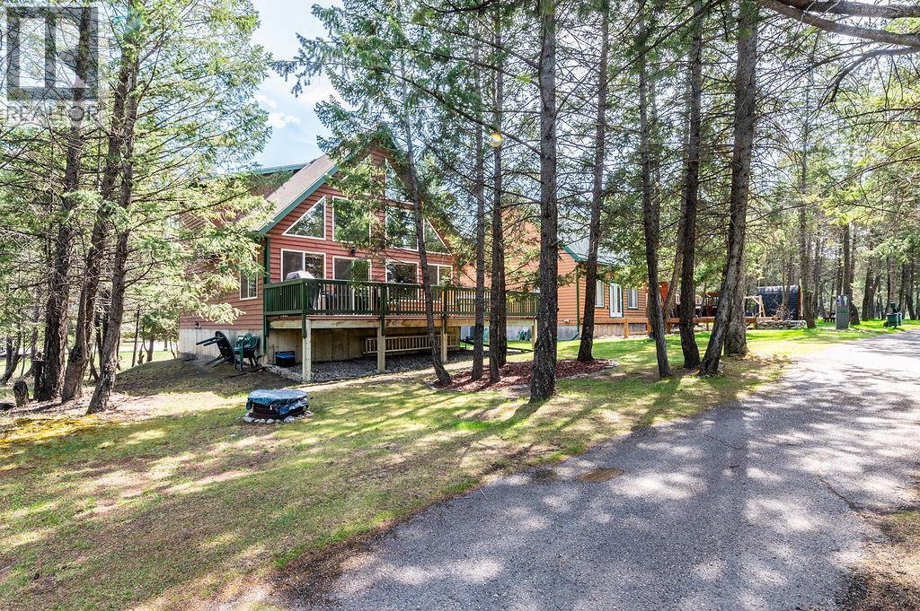 7483 Pine Cone Lane, Radium Hot Springs, British Columbia  V0A 1M0 - Photo 4 - 10384974