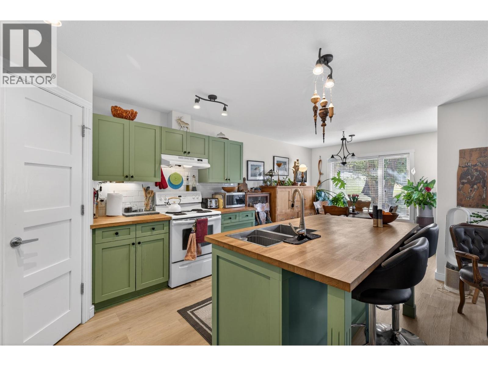 4896 Ridge Road, Radium Hot Springs, British Columbia  V0A 1M0 - Photo 10 - 10384694