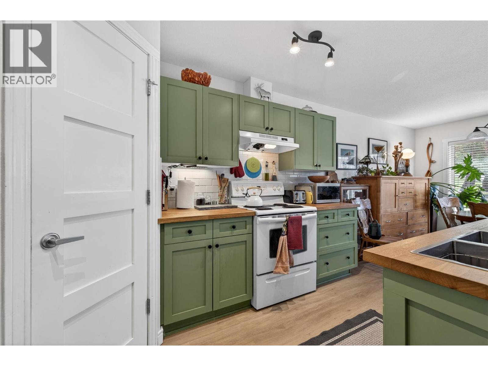 4896 Ridge Road, Radium Hot Springs, British Columbia  V0A 1M0 - Photo 11 - 10384694