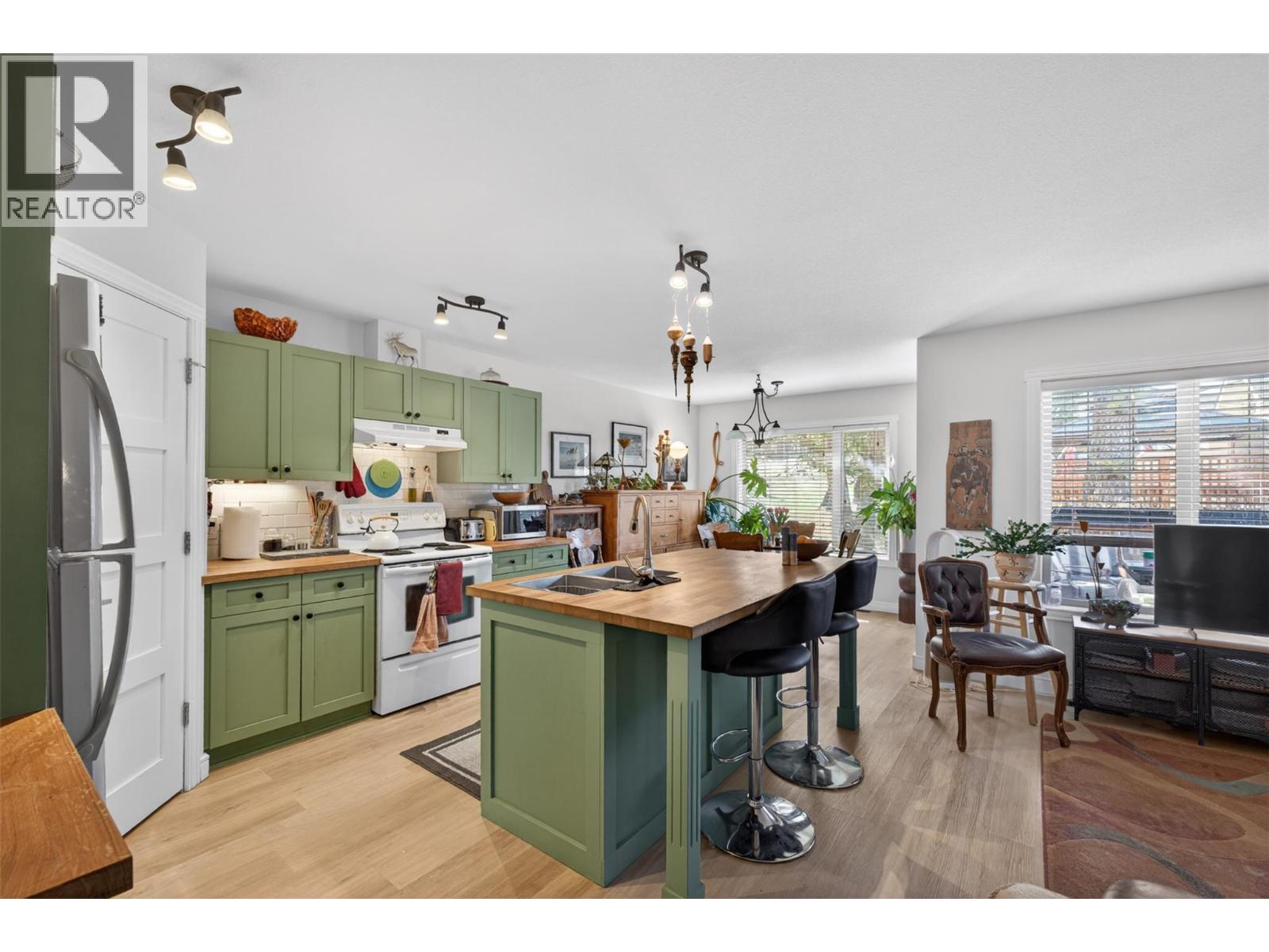 4896 Ridge Road, Radium Hot Springs, British Columbia  V0A 1M0 - Photo 8 - 10384694