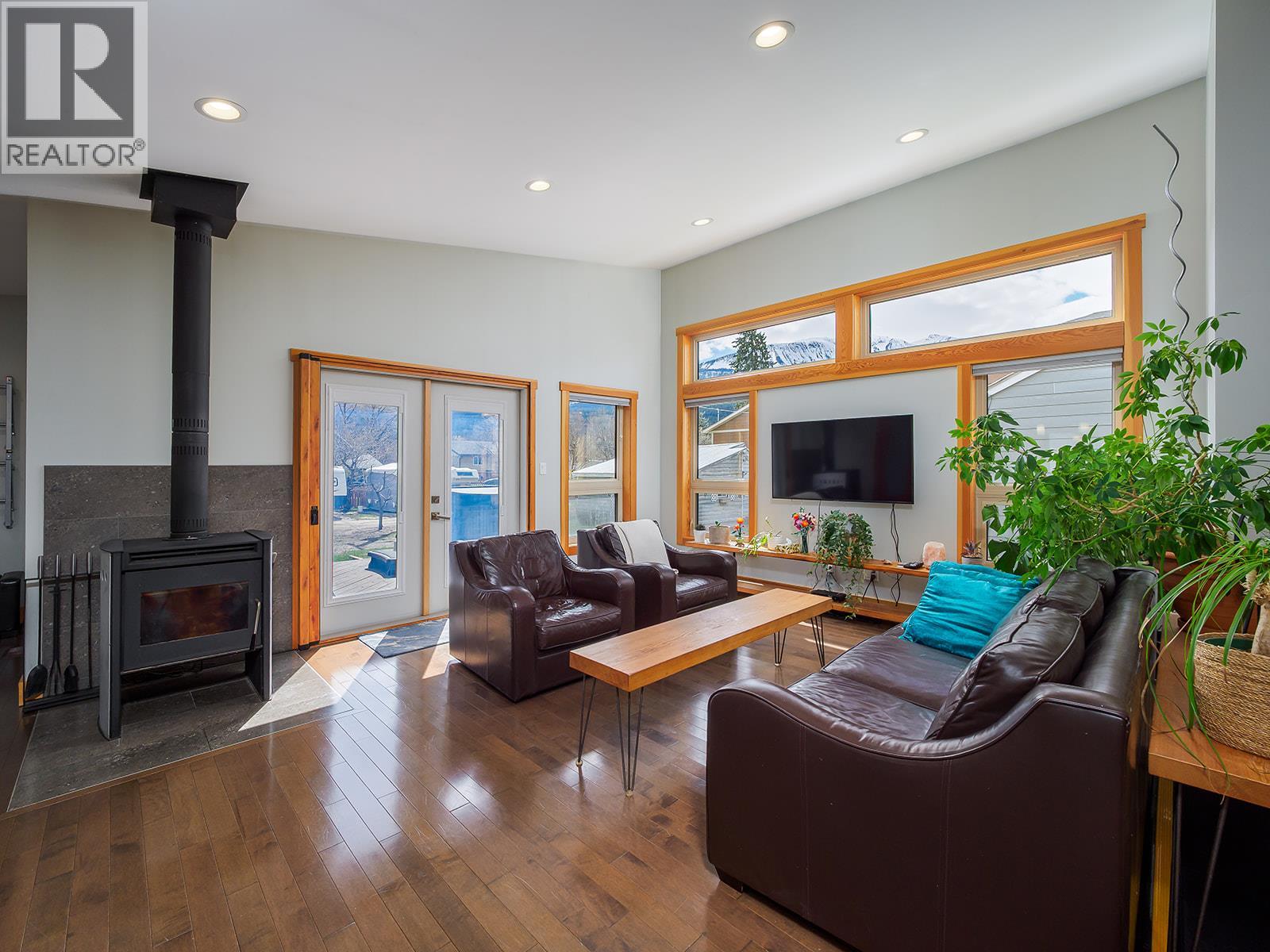 908 12th Street S, Golden, British Columbia  V0A 1H0 - Photo 2 - 10385359