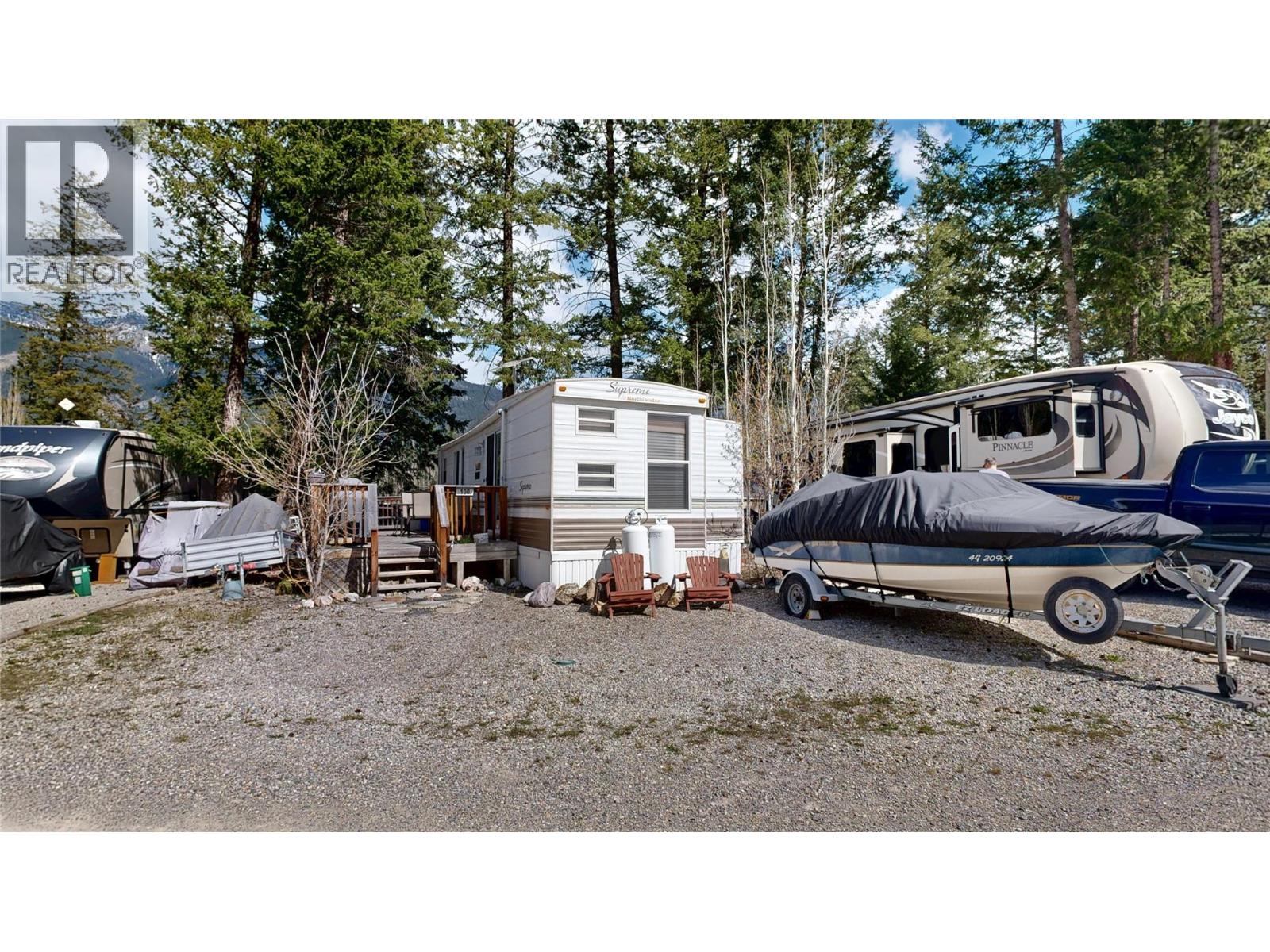 4868 RIVERVIEW Drive Unit# 100, Edgewater, British Columbia