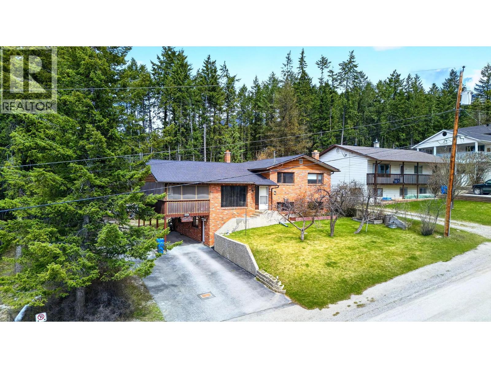 1605 Gareb Road, Golden, British Columbia  V0A 1H3 - Photo 2 - 10385596