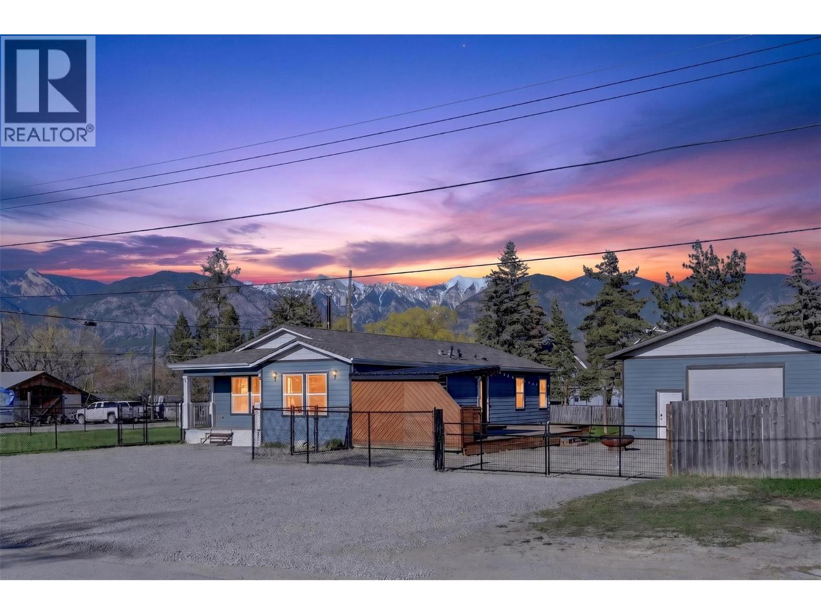 9208 Wallis Avenue, Wilmer, British Columbia
