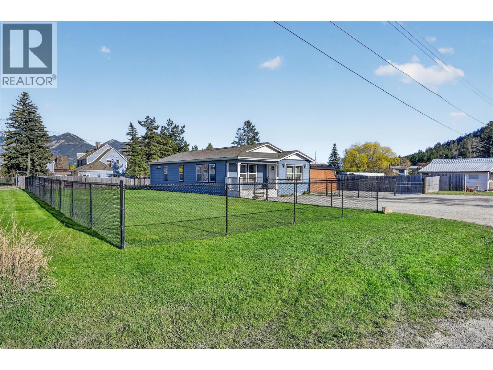 9208 Wallis Avenue, Wilmer, British Columbia  V0A 1K5 - Photo 3 - 10385362