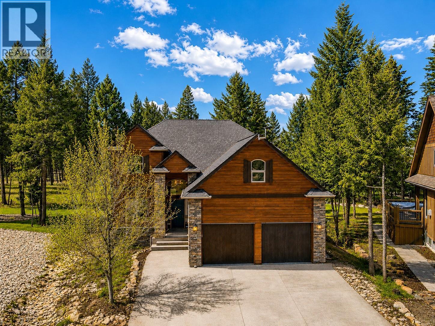 2568 SANDSTONE Green, Invermere, British Columbia