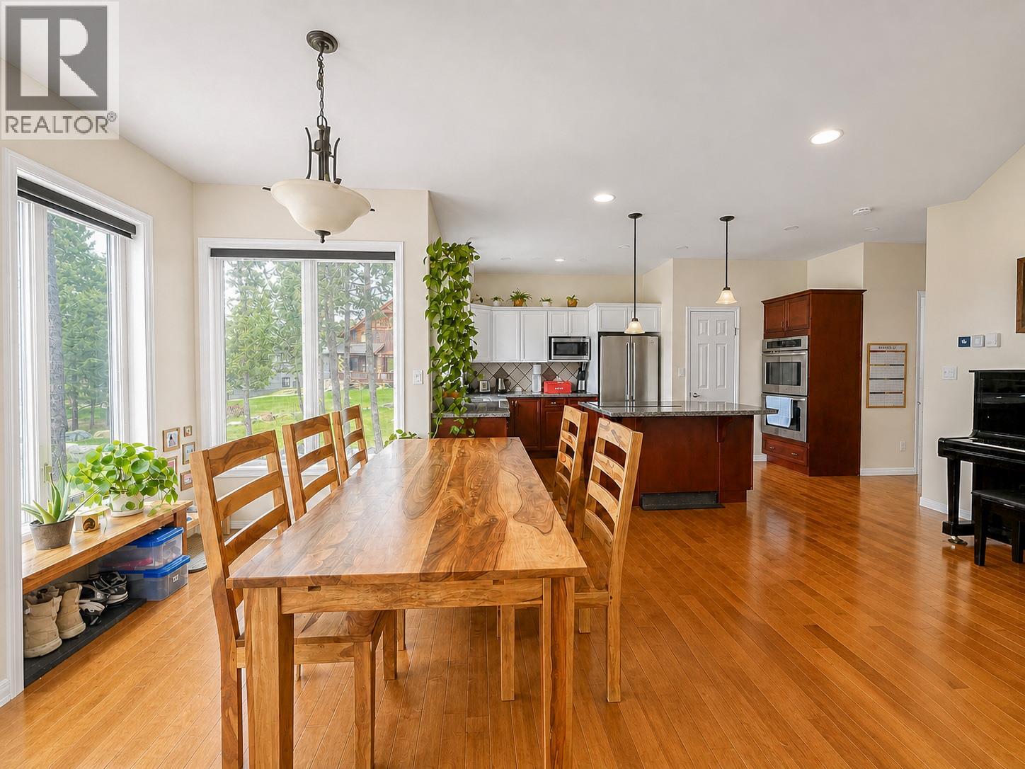 2568 Sandstone Green, Invermere, British Columbia  V0A 1K6 - Photo 3 - 10385989