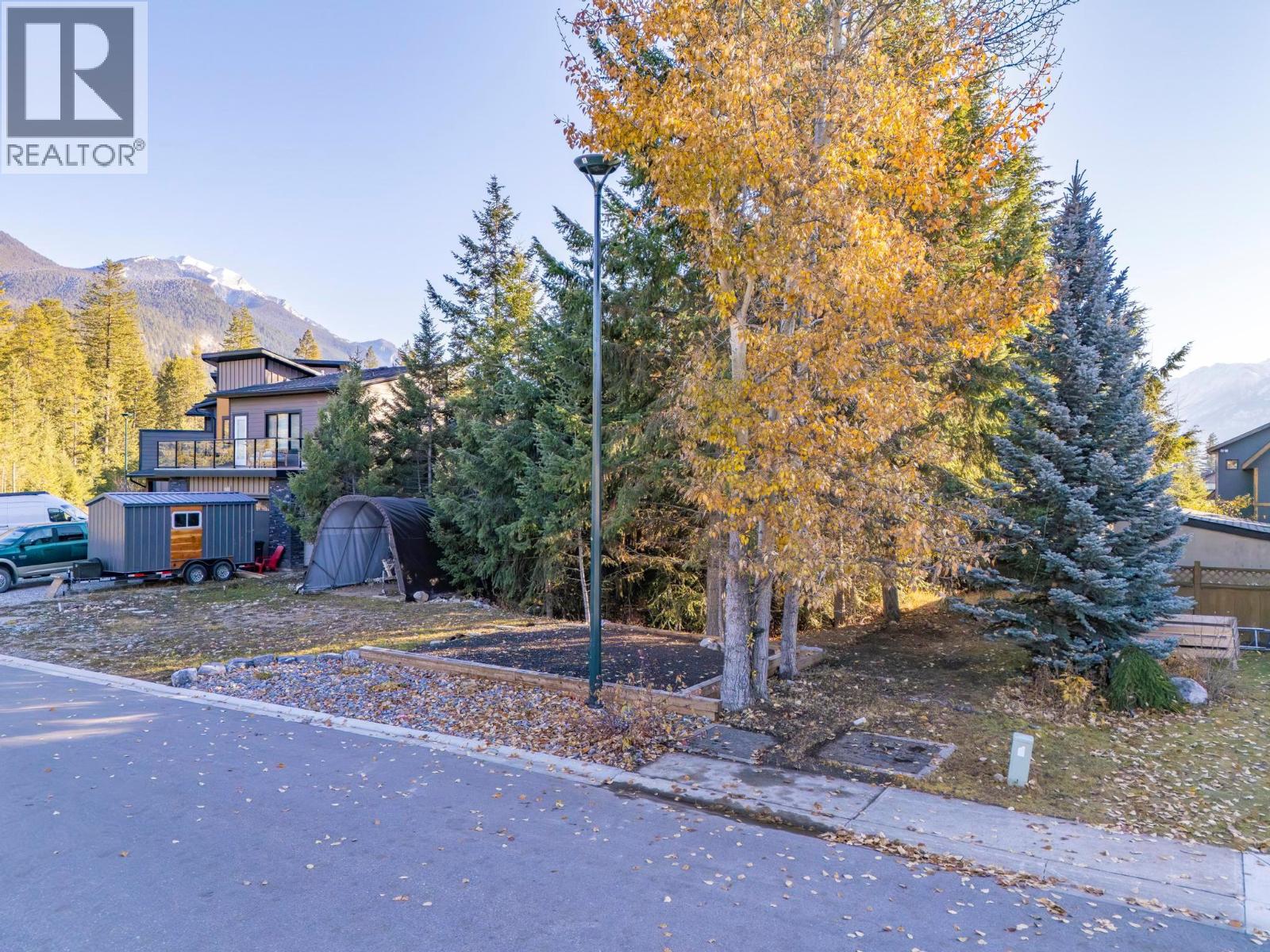 1526 Cedar Street, Golden, British Columbia  V0A 1H0 - Photo 6 - 10386482