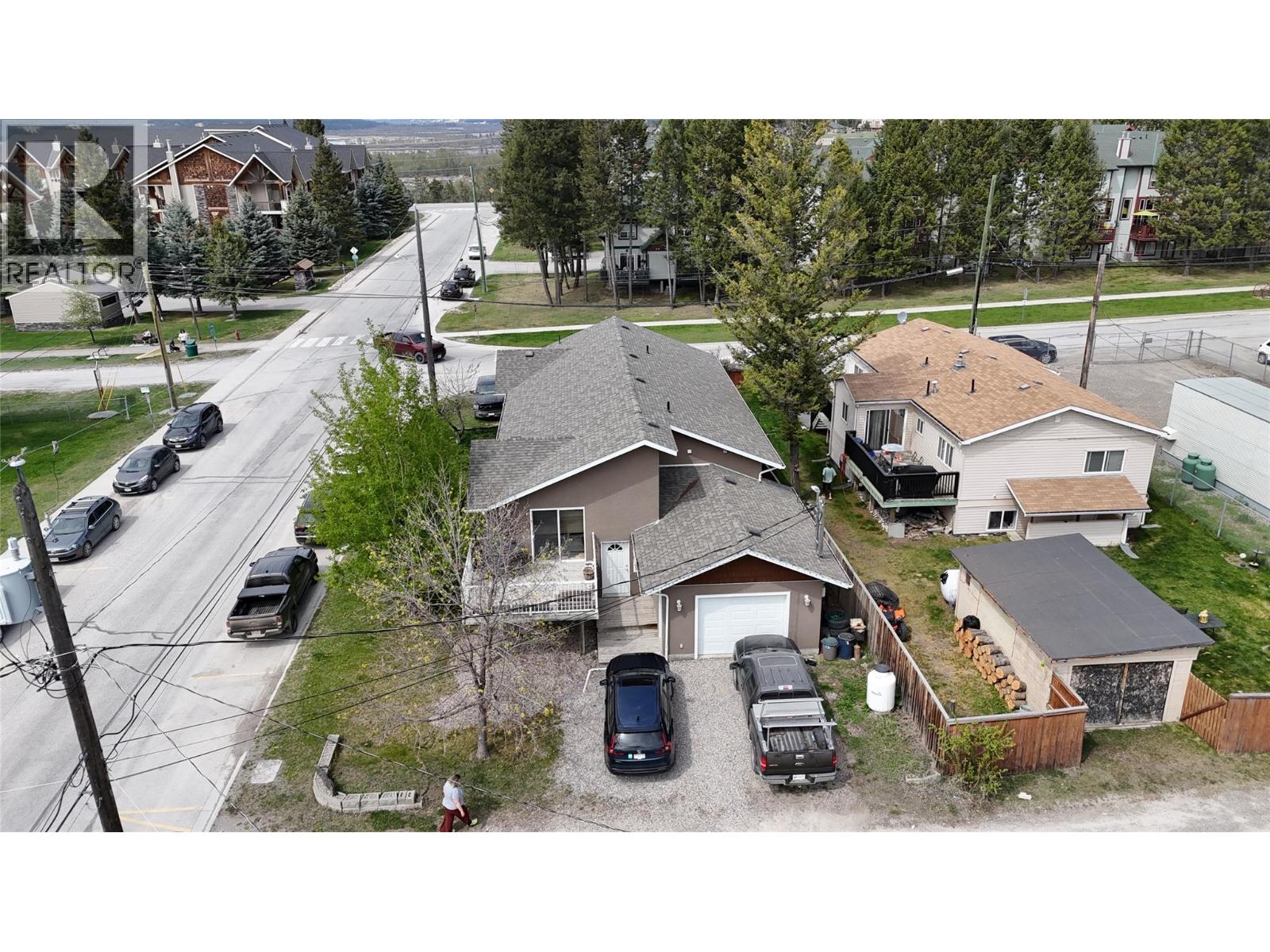 7506 Columbia Avenue, Radium Hot Springs, British Columbia  V0A 1M0 - Photo 3 - 10386571