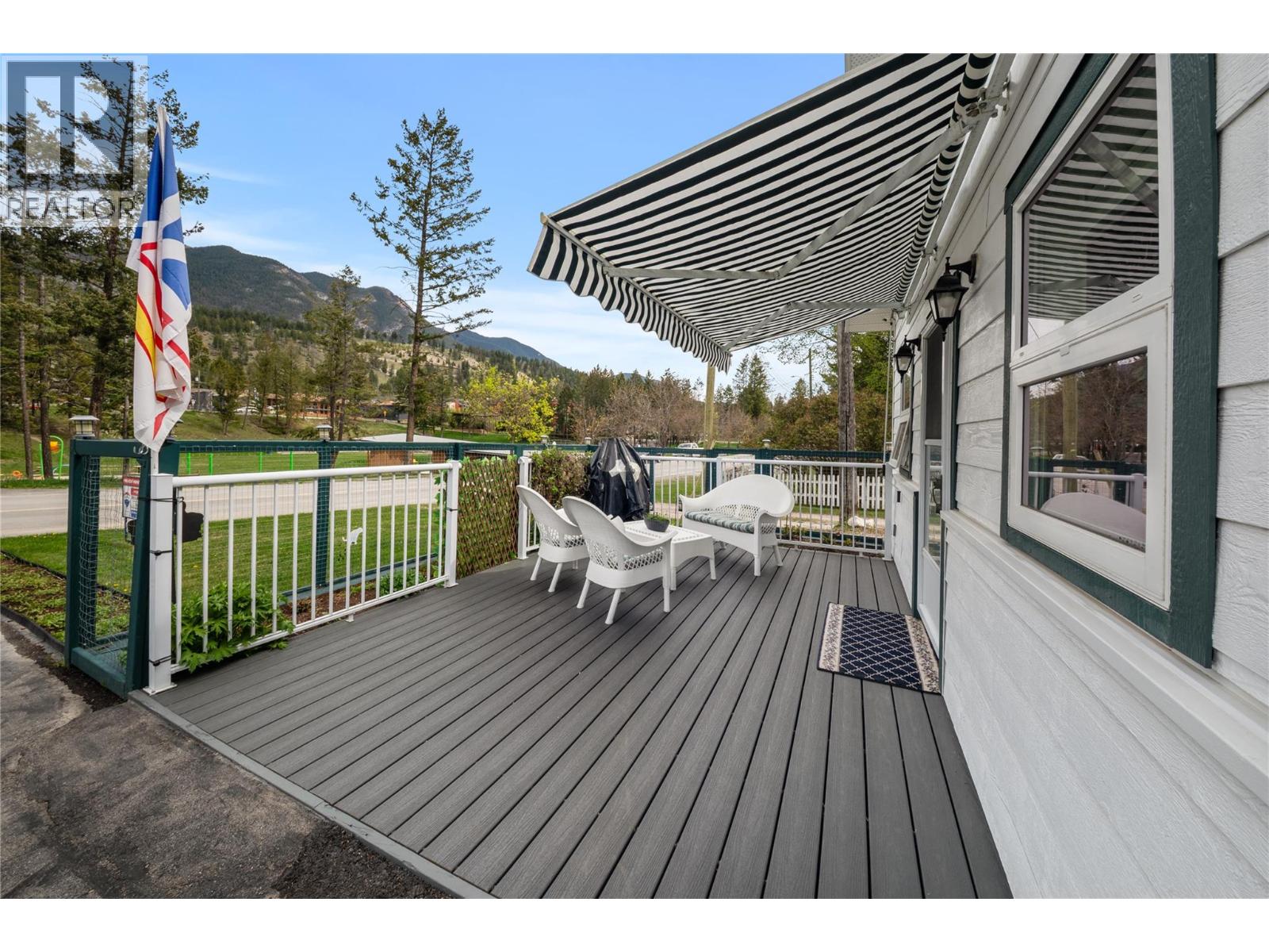 7527 Park Drive West, Radium Hot Springs, British Columbia  V0A 1M0 - Photo 35 - 10386744