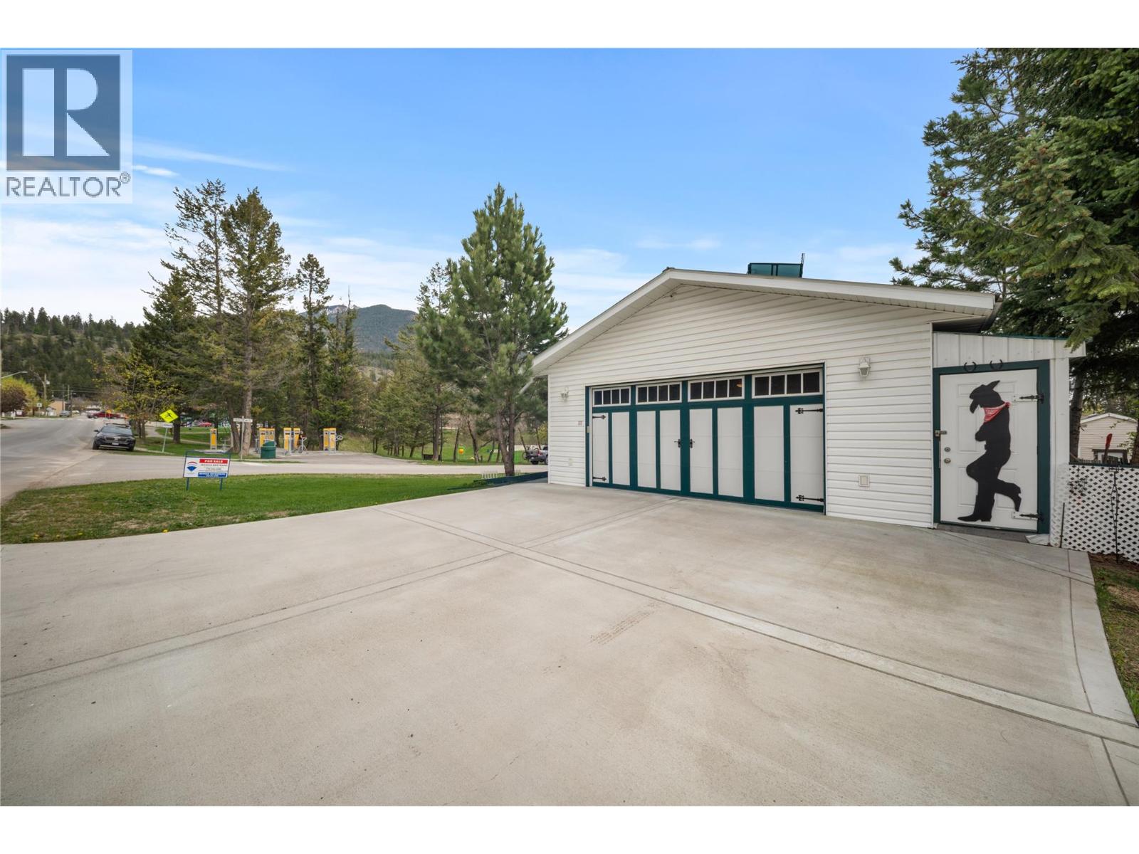 7527 Park Drive West, Radium Hot Springs, British Columbia  V0A 1M0 - Photo 4 - 10386744