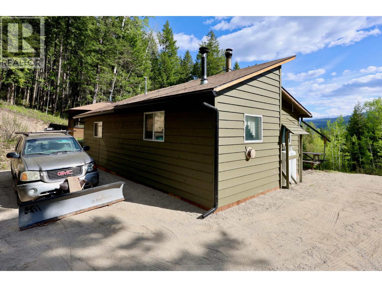 3033 Olive Road, Golden, British Columbia  V0A 1H0 - Photo 3 - 10386814
