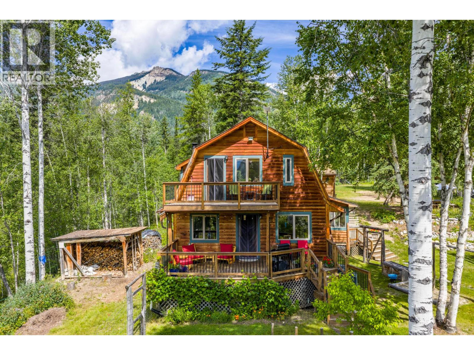2487 SEWARD RD, Golden, British Columbia
