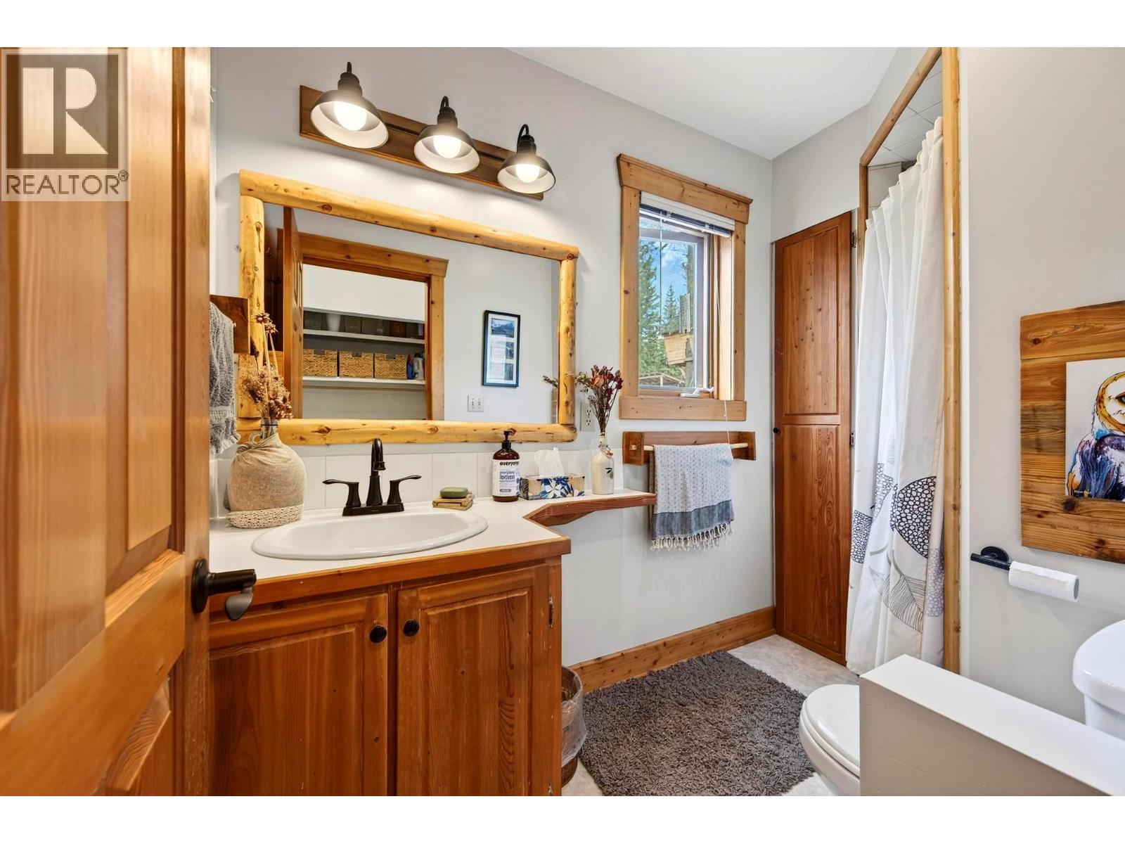 2487 Seward Rd, Golden, British Columbia  V0A 1H1 - Photo 14 - 10385861