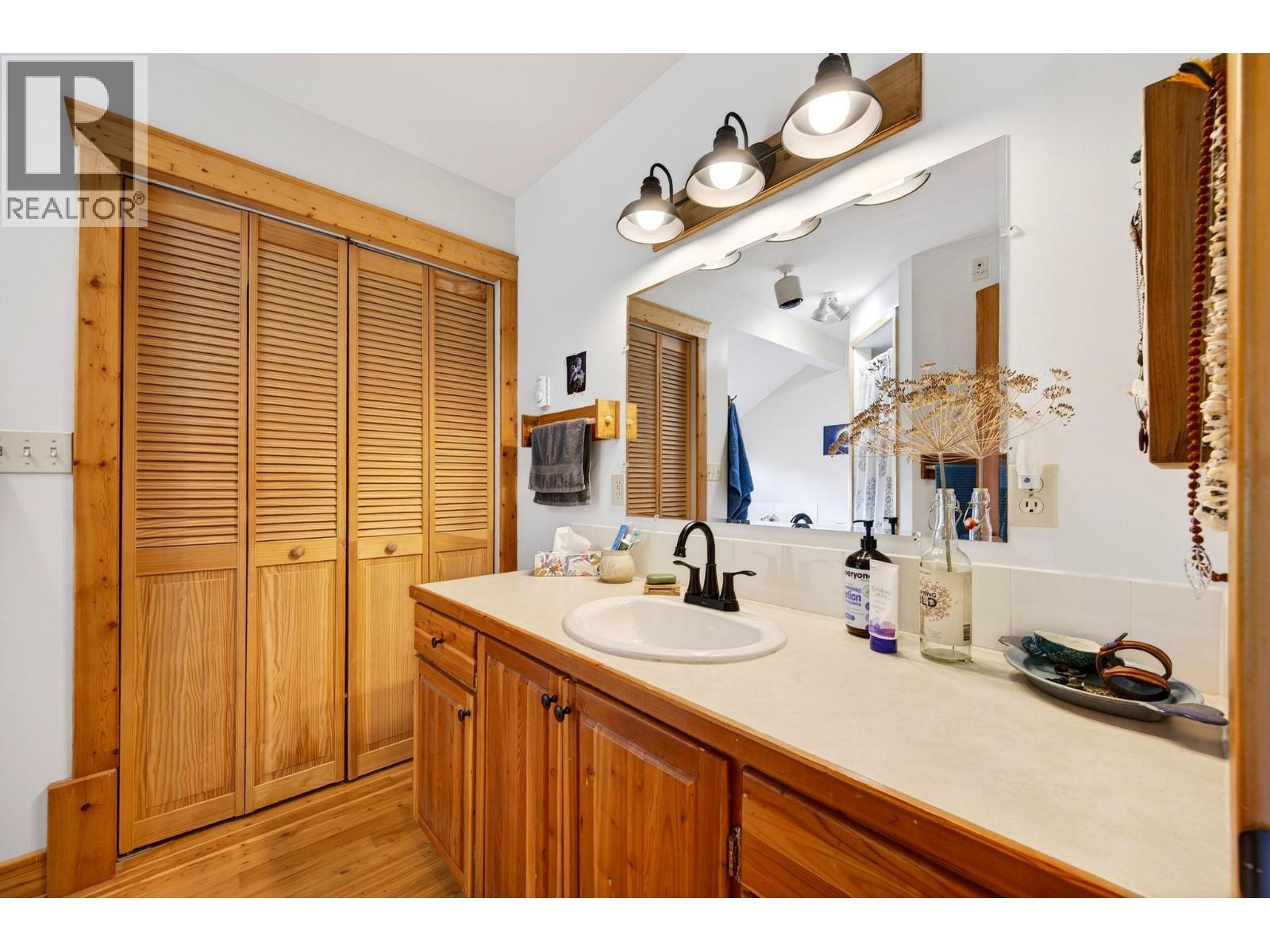 2487 Seward Rd, Golden, British Columbia  V0A 1H1 - Photo 32 - 10385861