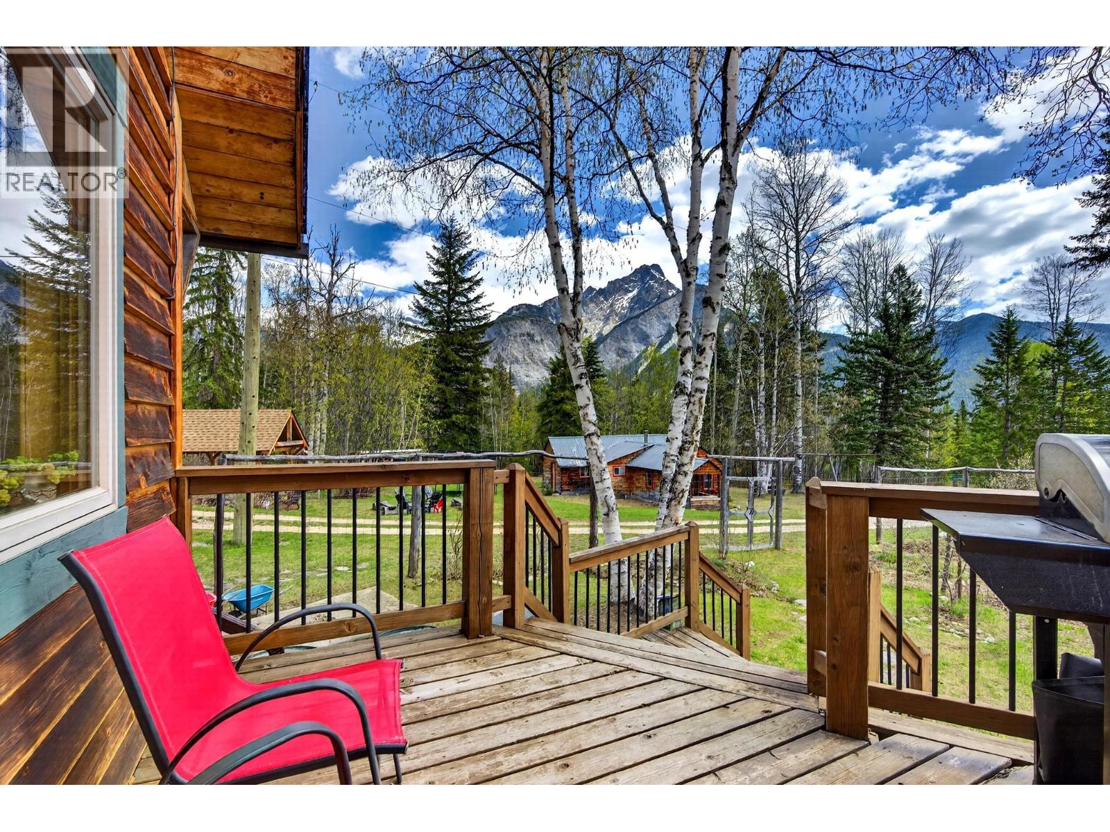 2487 Seward Rd, Golden, British Columbia  V0A 1H1 - Photo 5 - 10385861