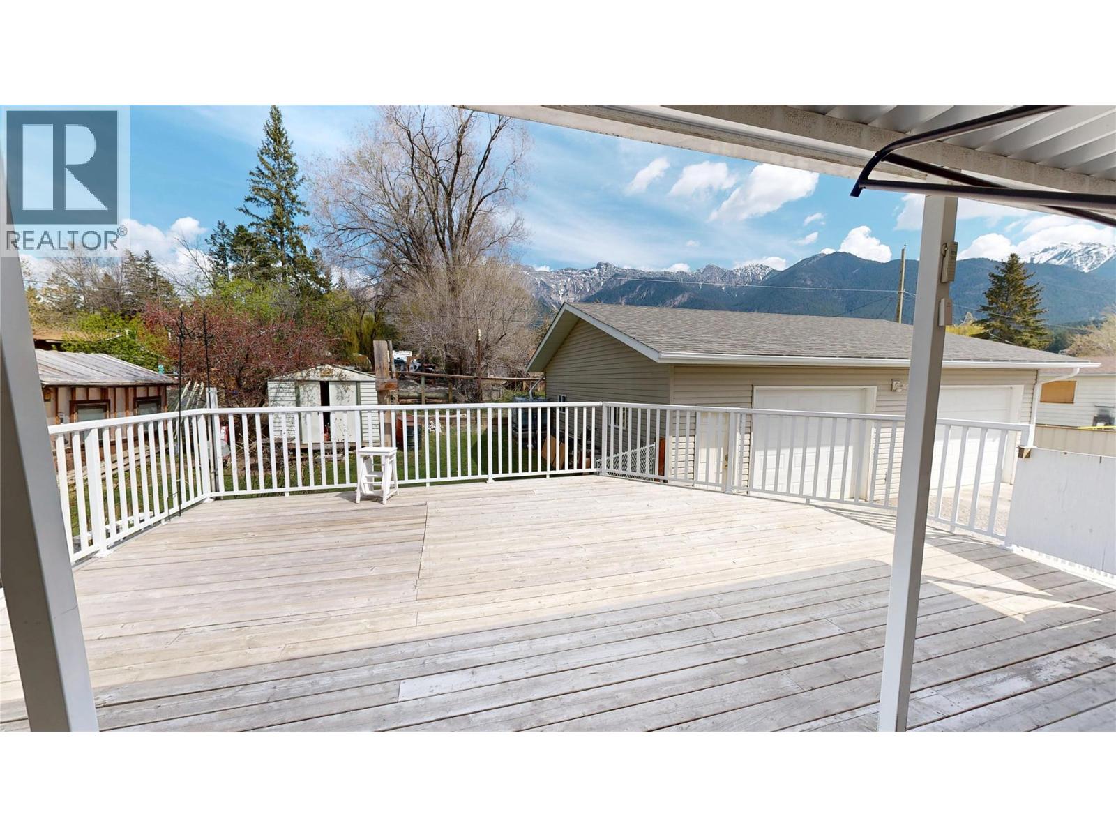 4835 Purcell Avenue, Edgewater, British Columbia  V0A 1E0 - Photo 13 - 10386916