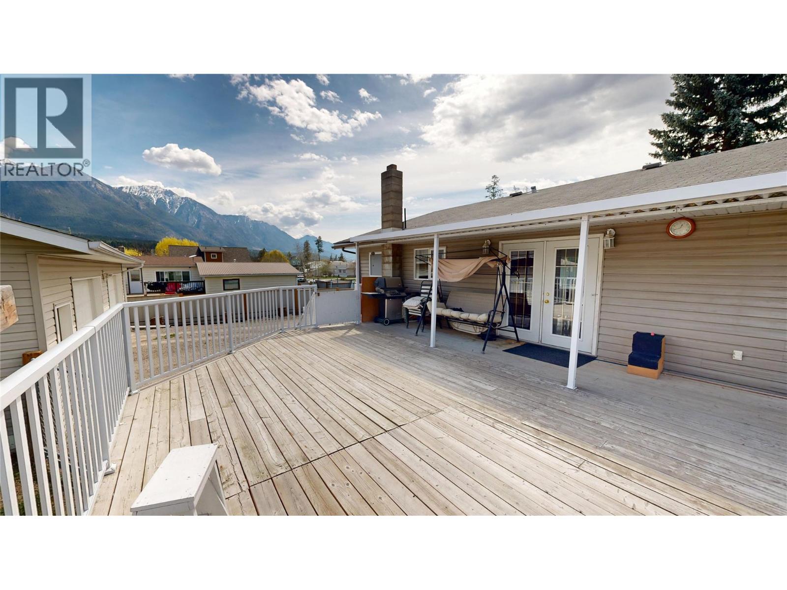 4835 Purcell Avenue, Edgewater, British Columbia  V0A 1E0 - Photo 14 - 10386916