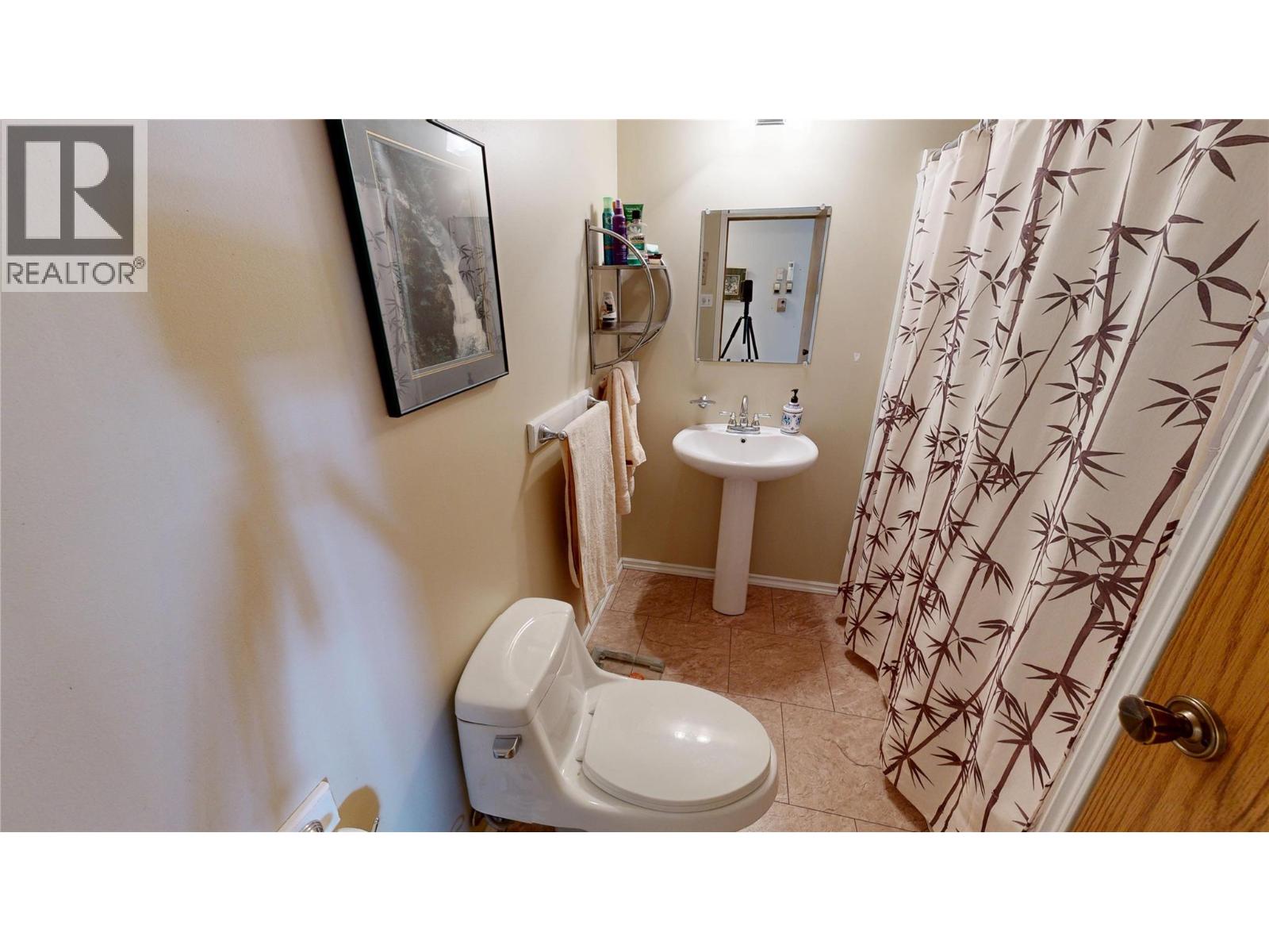4835 Purcell Avenue, Edgewater, British Columbia  V0A 1E0 - Photo 17 - 10386916