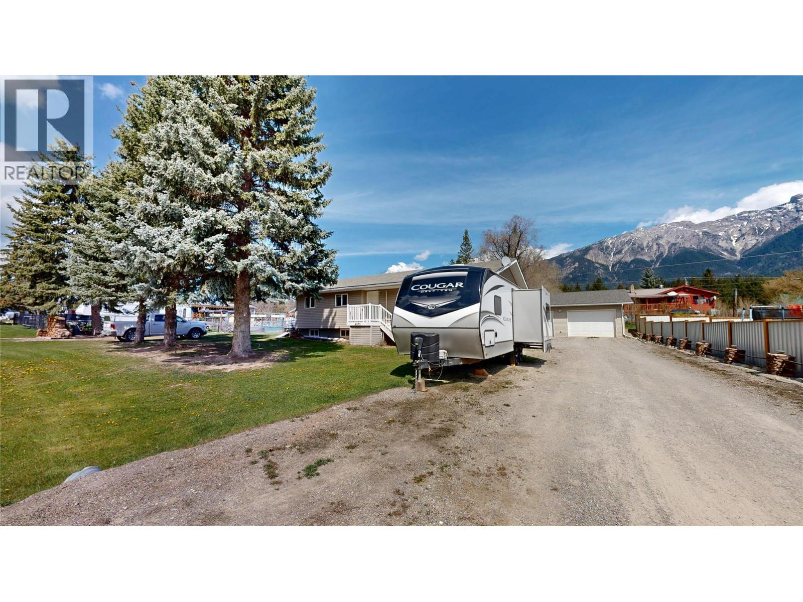 4835 Purcell Avenue, Edgewater, British Columbia  V0A 1E0 - Photo 33 - 10386916