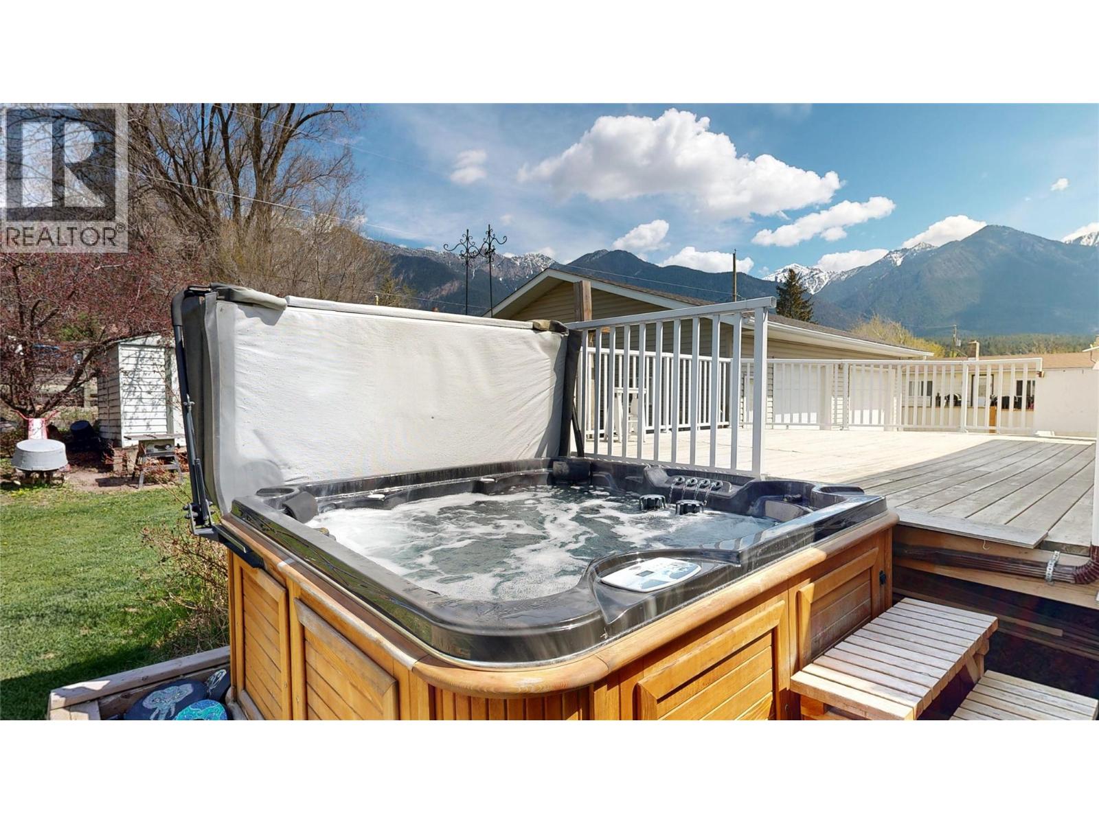 4835 Purcell Avenue, Edgewater, British Columbia  V0A 1E0 - Photo 39 - 10386916