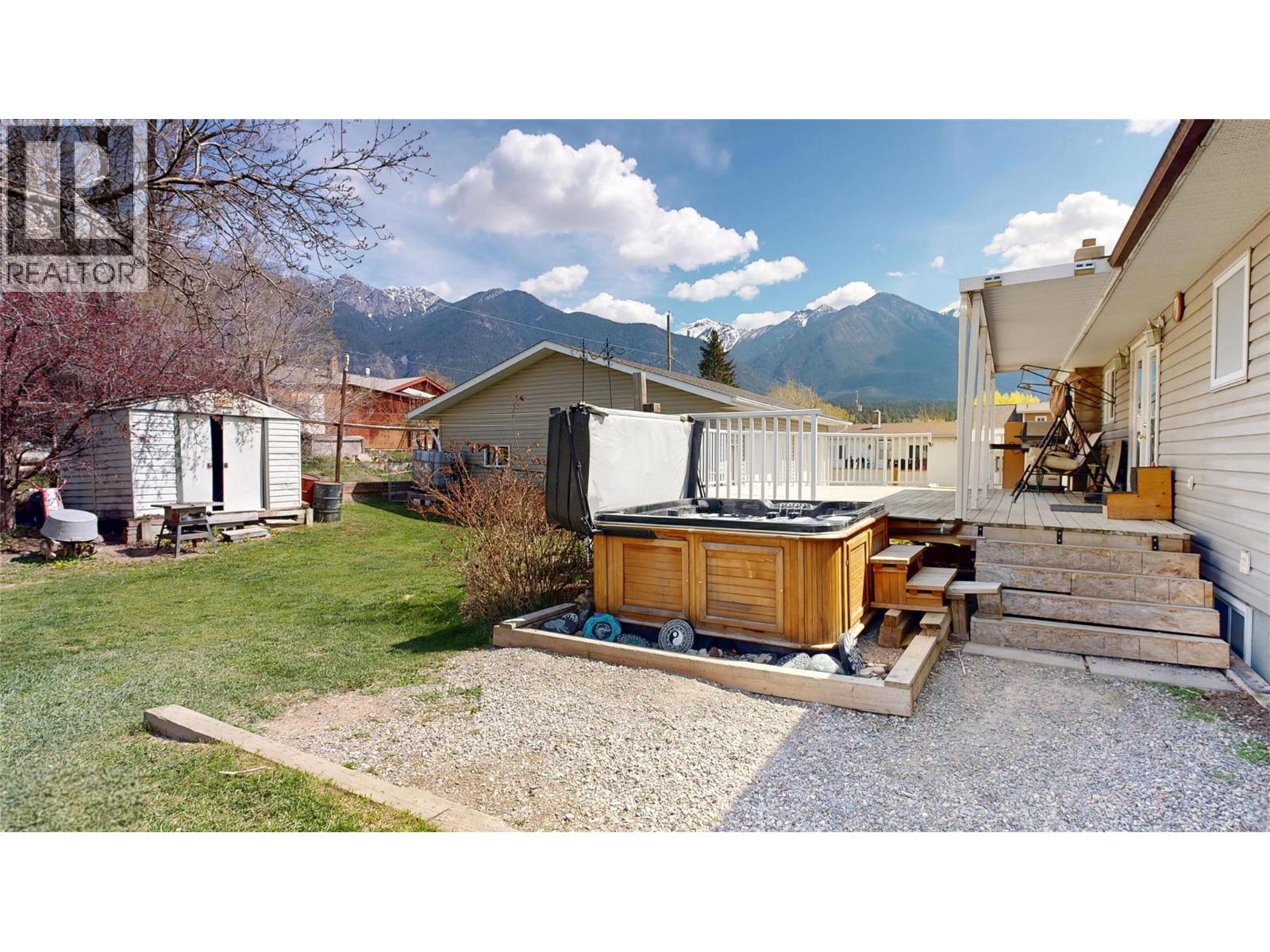 4835 Purcell Avenue, Edgewater, British Columbia  V0A 1E0 - Photo 40 - 10386916