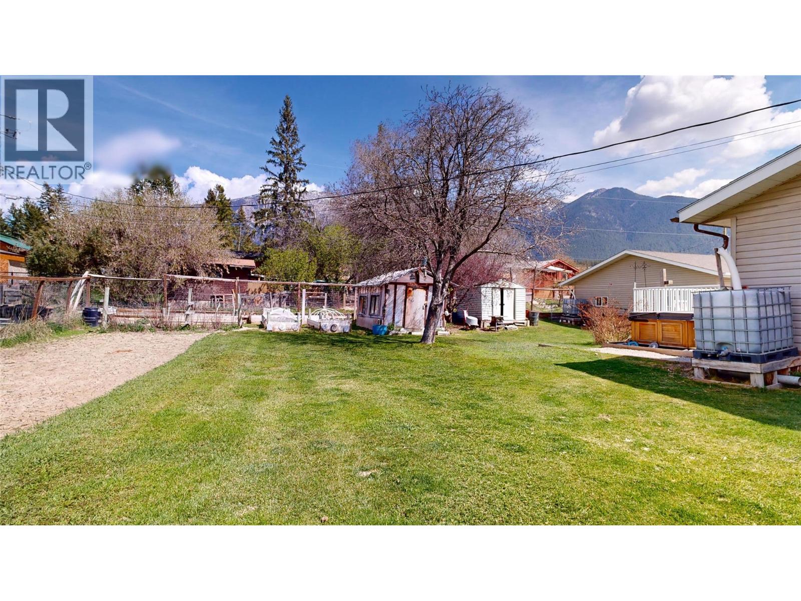 4835 Purcell Avenue, Edgewater, British Columbia  V0A 1E0 - Photo 41 - 10386916