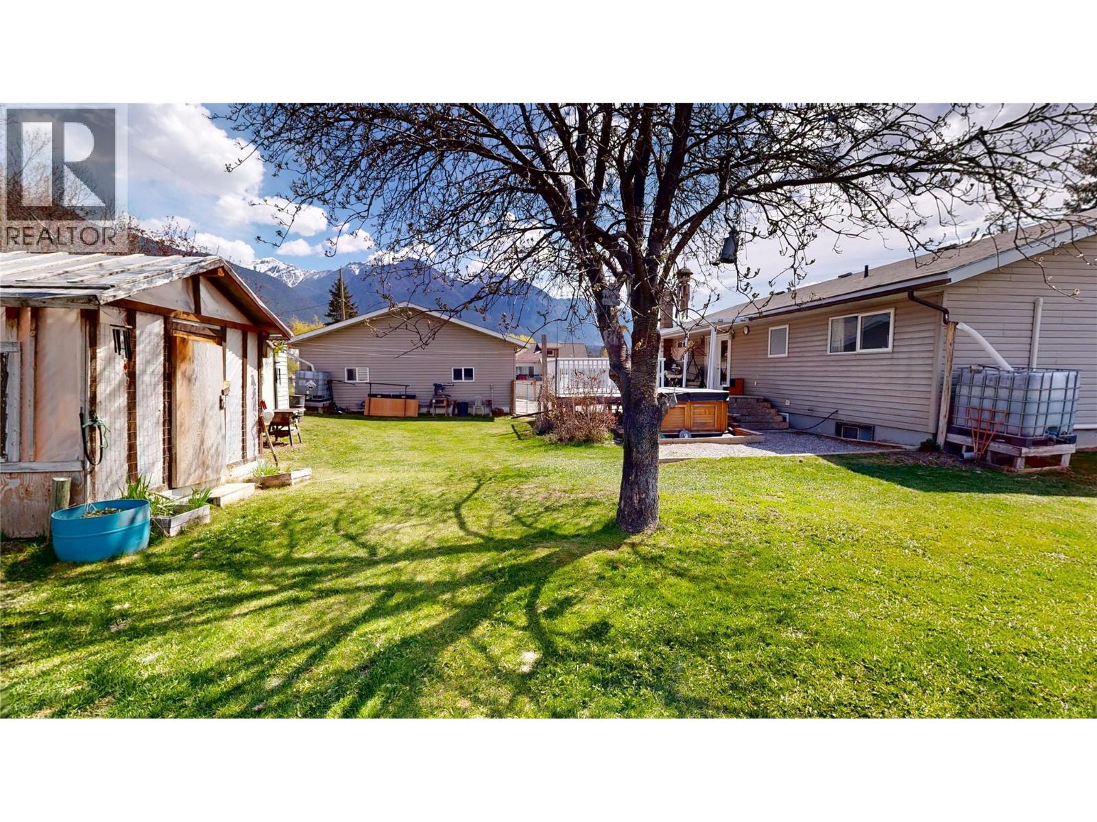 4835 Purcell Avenue, Edgewater, British Columbia  V0A 1E0 - Photo 43 - 10386916