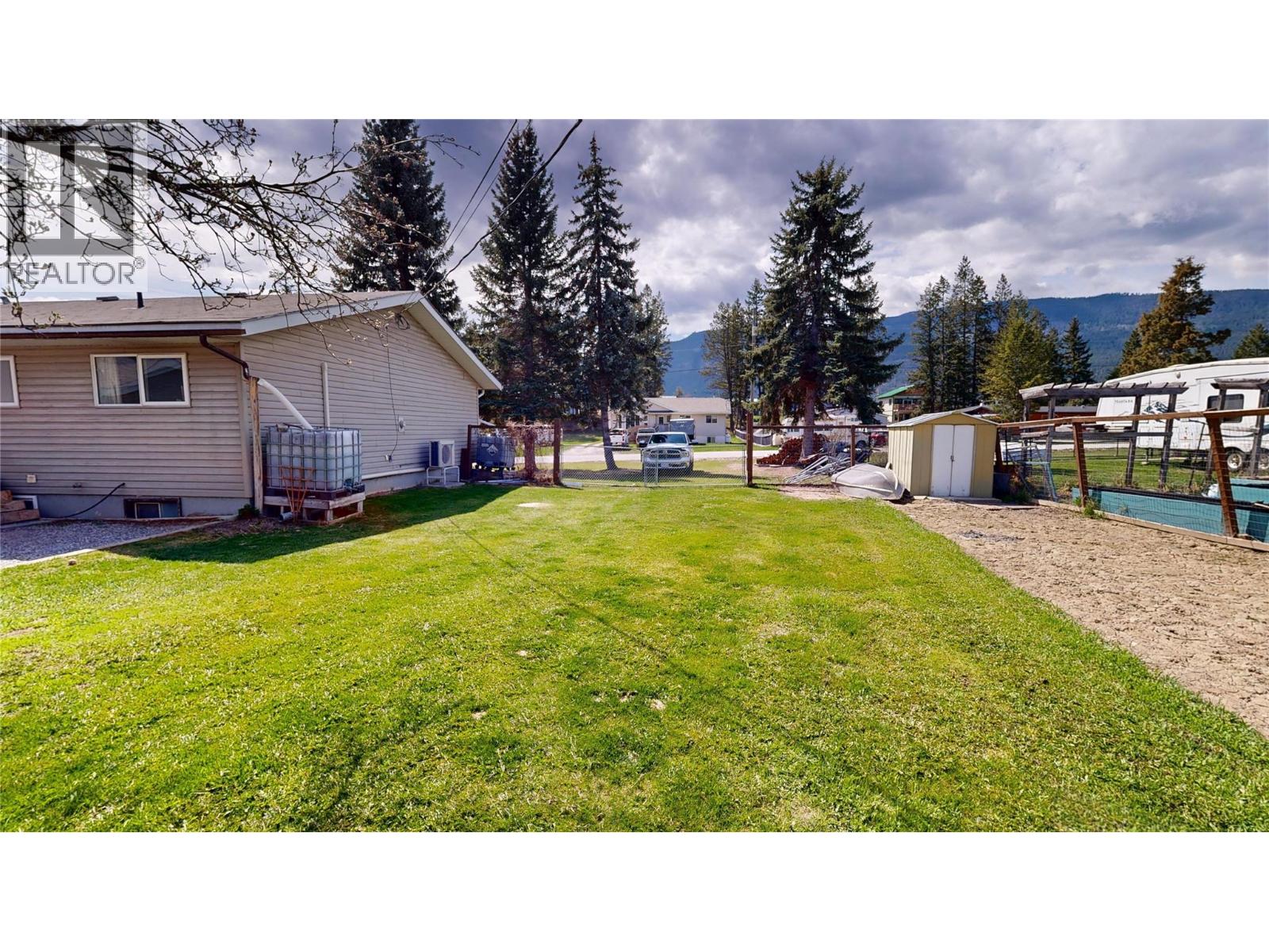 4835 Purcell Avenue, Edgewater, British Columbia  V0A 1E0 - Photo 44 - 10386916