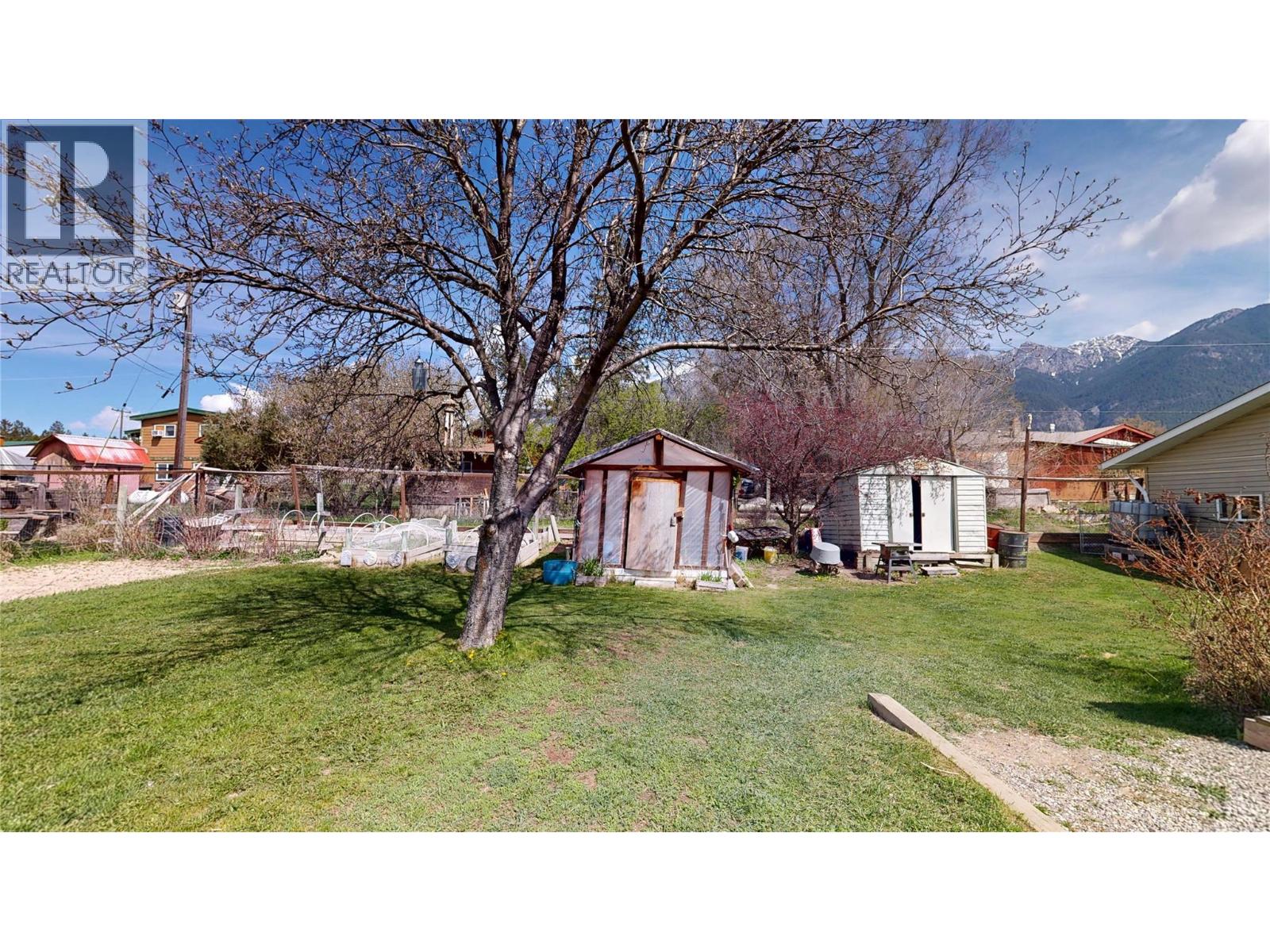 4835 Purcell Avenue, Edgewater, British Columbia  V0A 1E0 - Photo 45 - 10386916