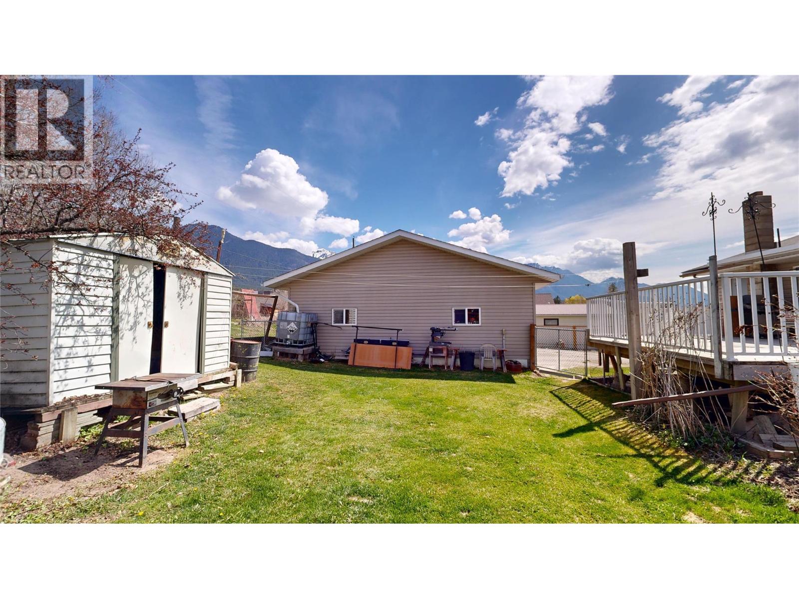 4835 Purcell Avenue, Edgewater, British Columbia  V0A 1E0 - Photo 46 - 10386916