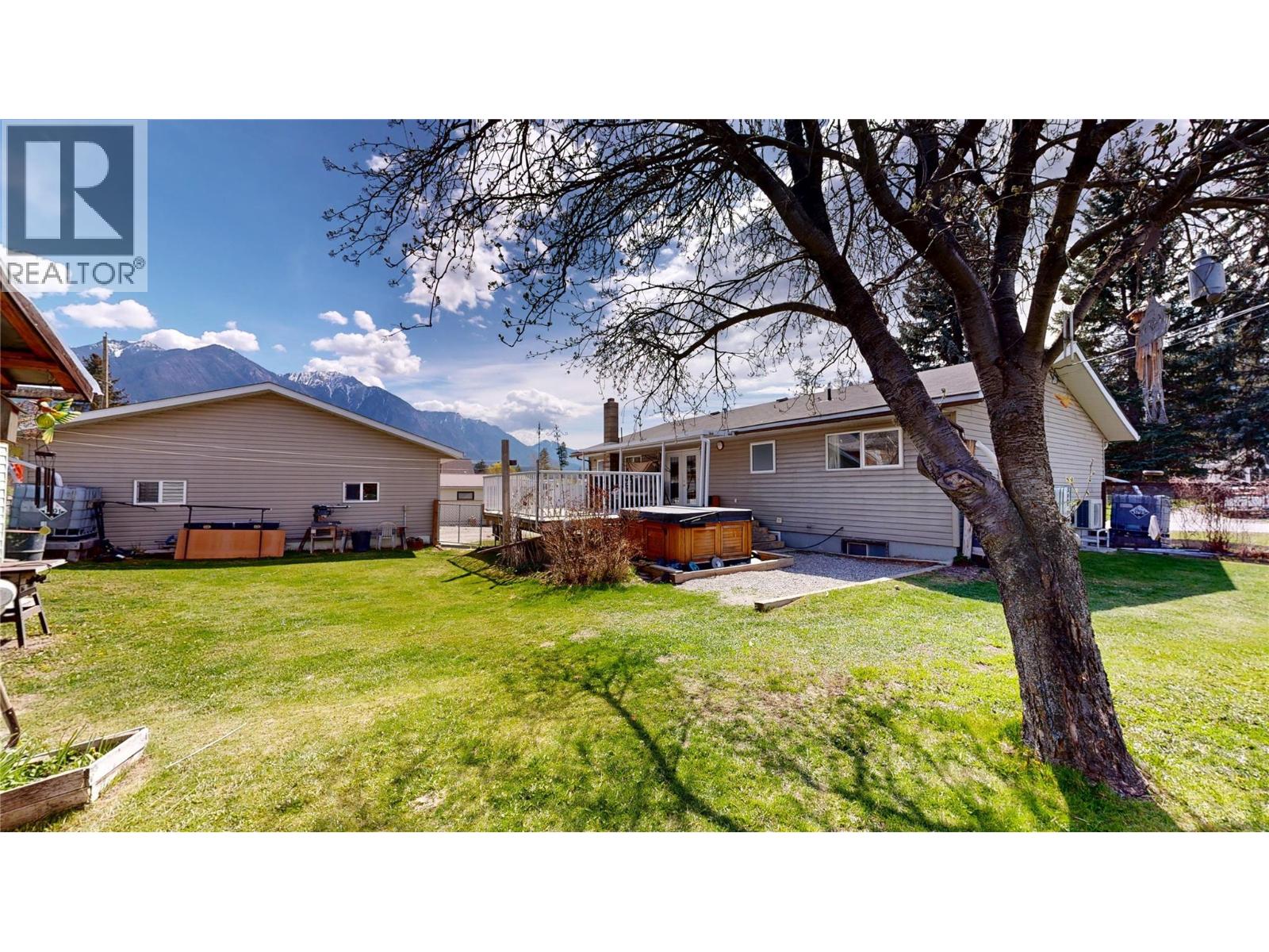 4835 Purcell Avenue, Edgewater, British Columbia  V0A 1E0 - Photo 48 - 10386916