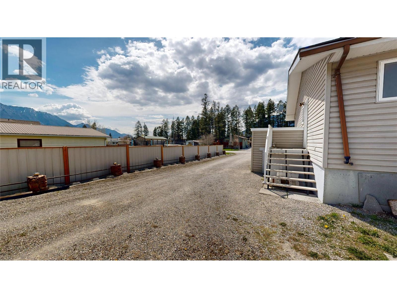 4835 Purcell Avenue, Edgewater, British Columbia  V0A 1E0 - Photo 49 - 10386916