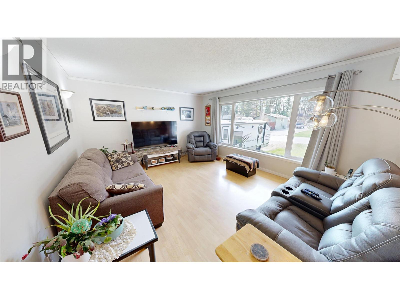 4835 Purcell Avenue, Edgewater, British Columbia  V0A 1E0 - Photo 5 - 10386916