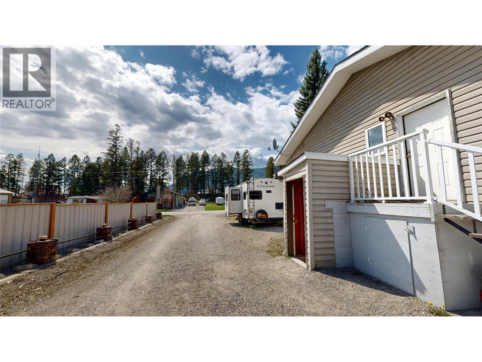 4835 Purcell Avenue, Edgewater, British Columbia  V0A 1E0 - Photo 50 - 10386916