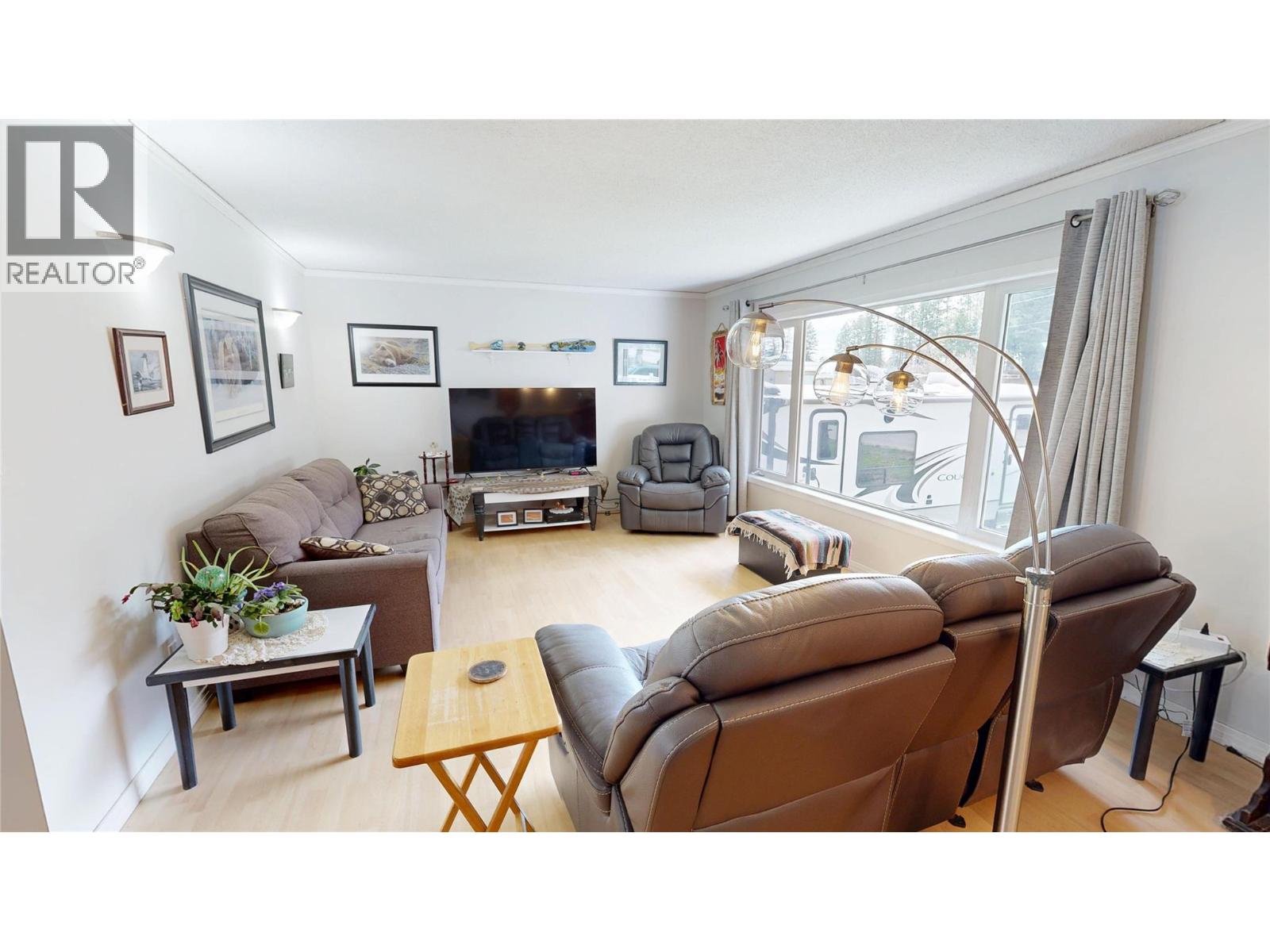 4835 Purcell Avenue, Edgewater, British Columbia  V0A 1E0 - Photo 6 - 10386916